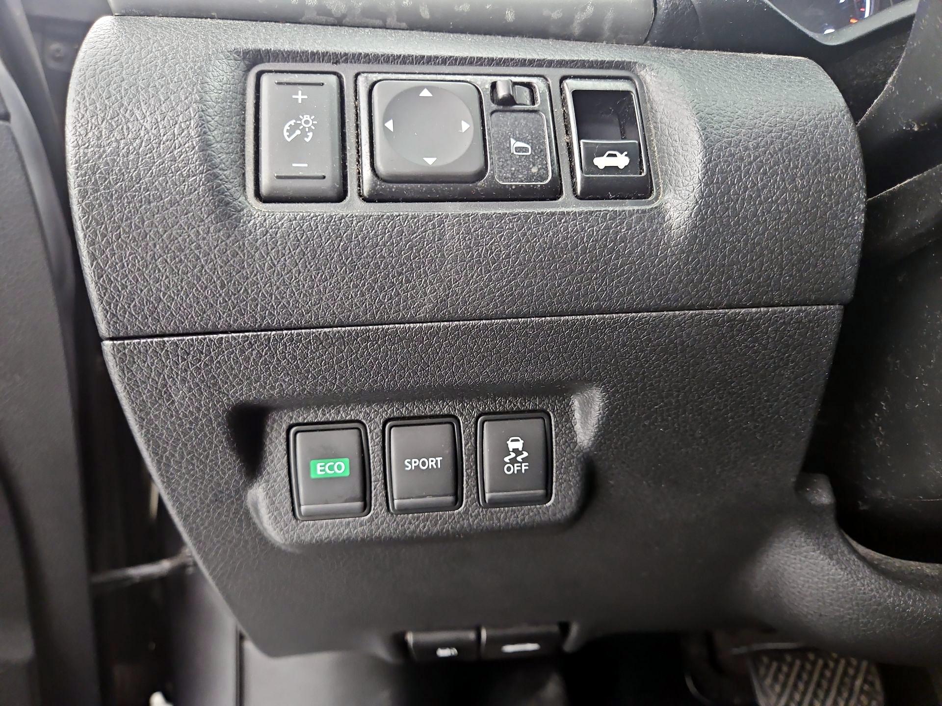 Thumbnail: 2016 Nissan Sentra - 13