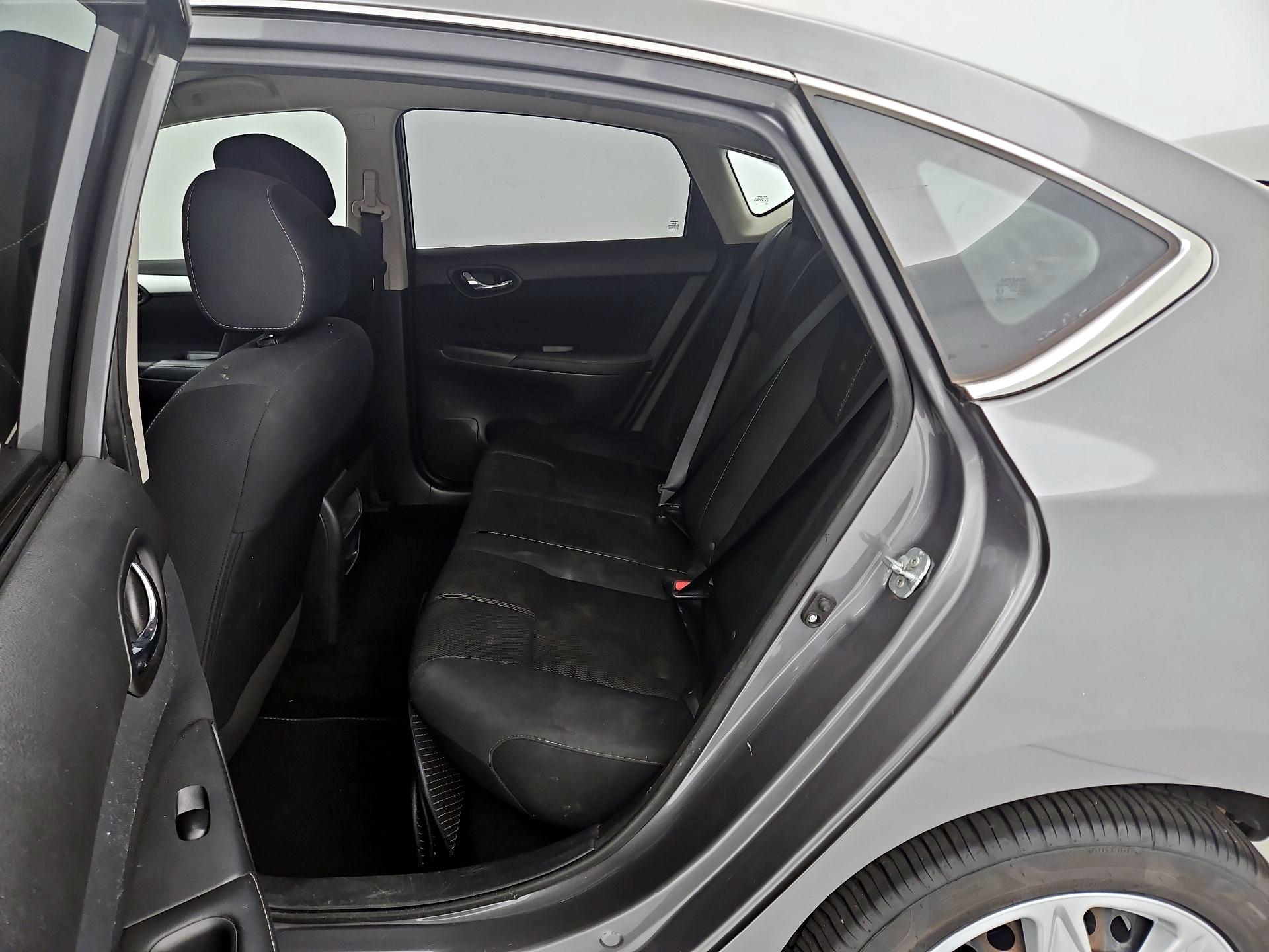 Thumbnail: 2016 Nissan Sentra - 18