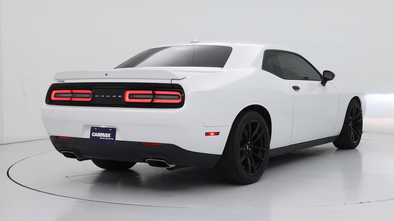 2022 Dodge Challenger R/T 8