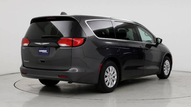 2020 Chrysler Voyager L 8