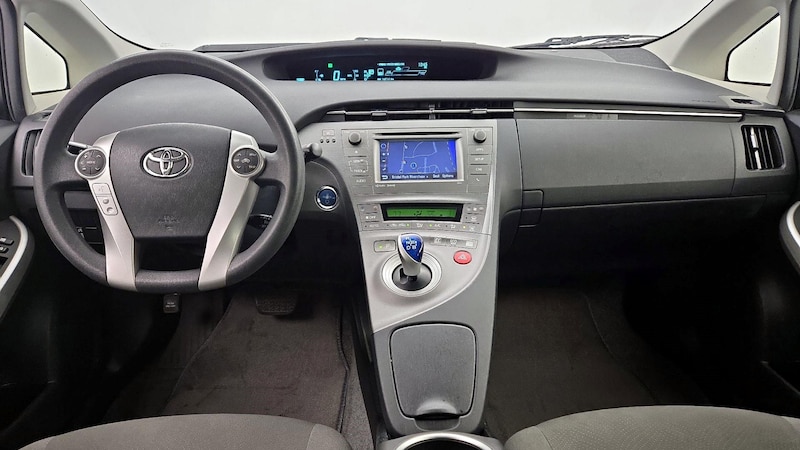 2014 Toyota Prius Two 9