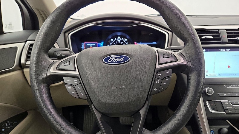 2019 Ford Fusion SE 10