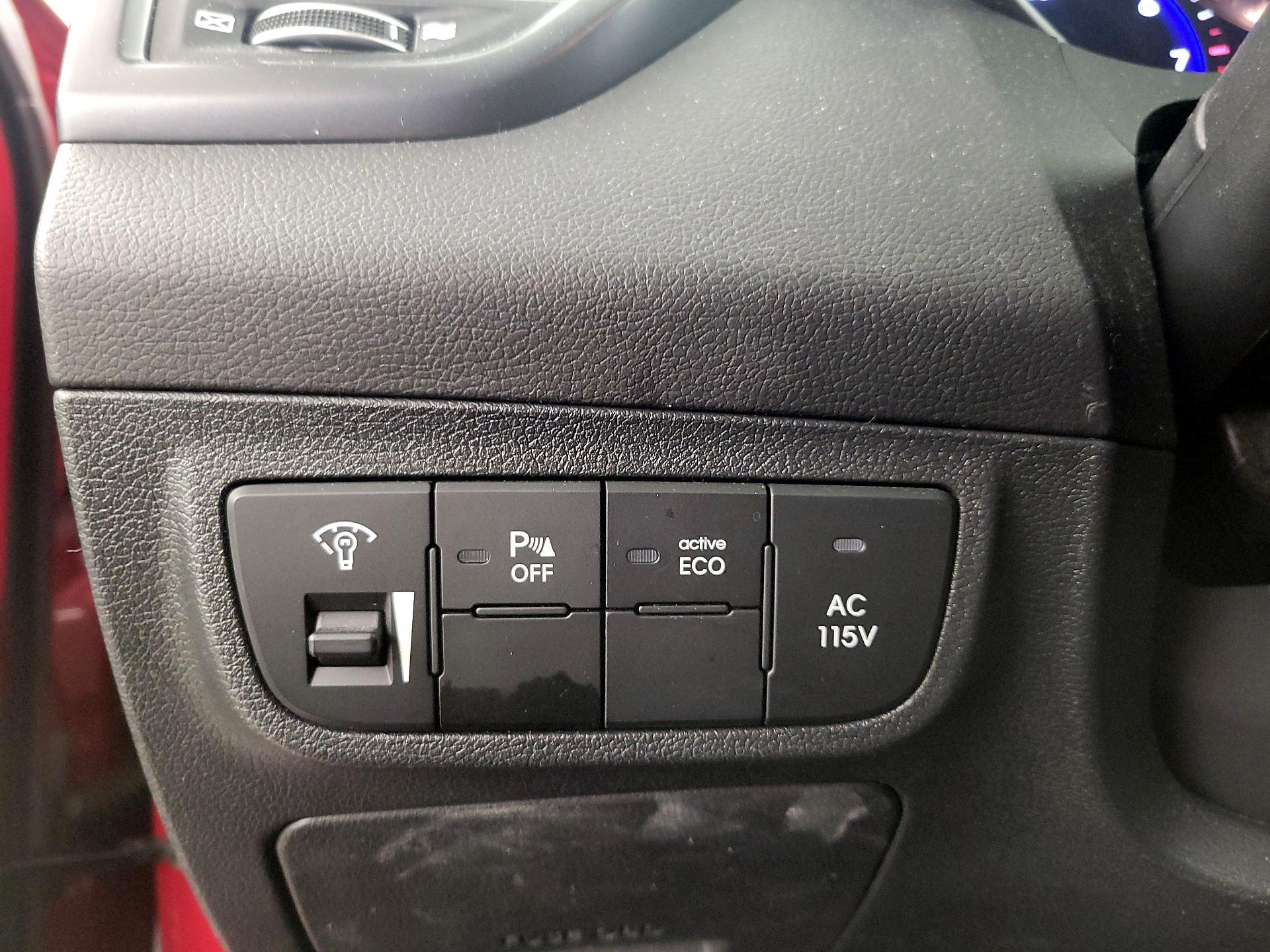 Thumbnail: 2013 Hyundai Veloster - 13