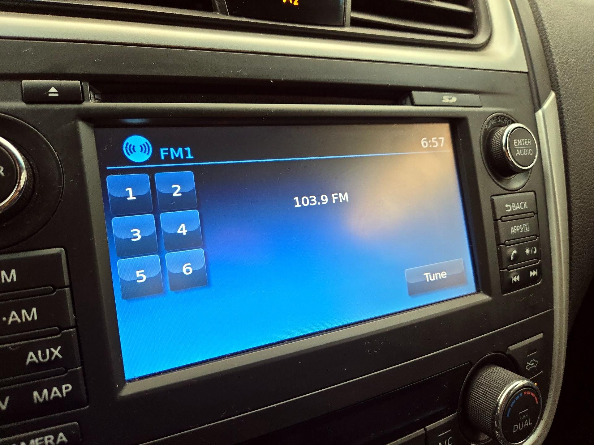 Thumbnail: 2016 Nissan Altima - 16