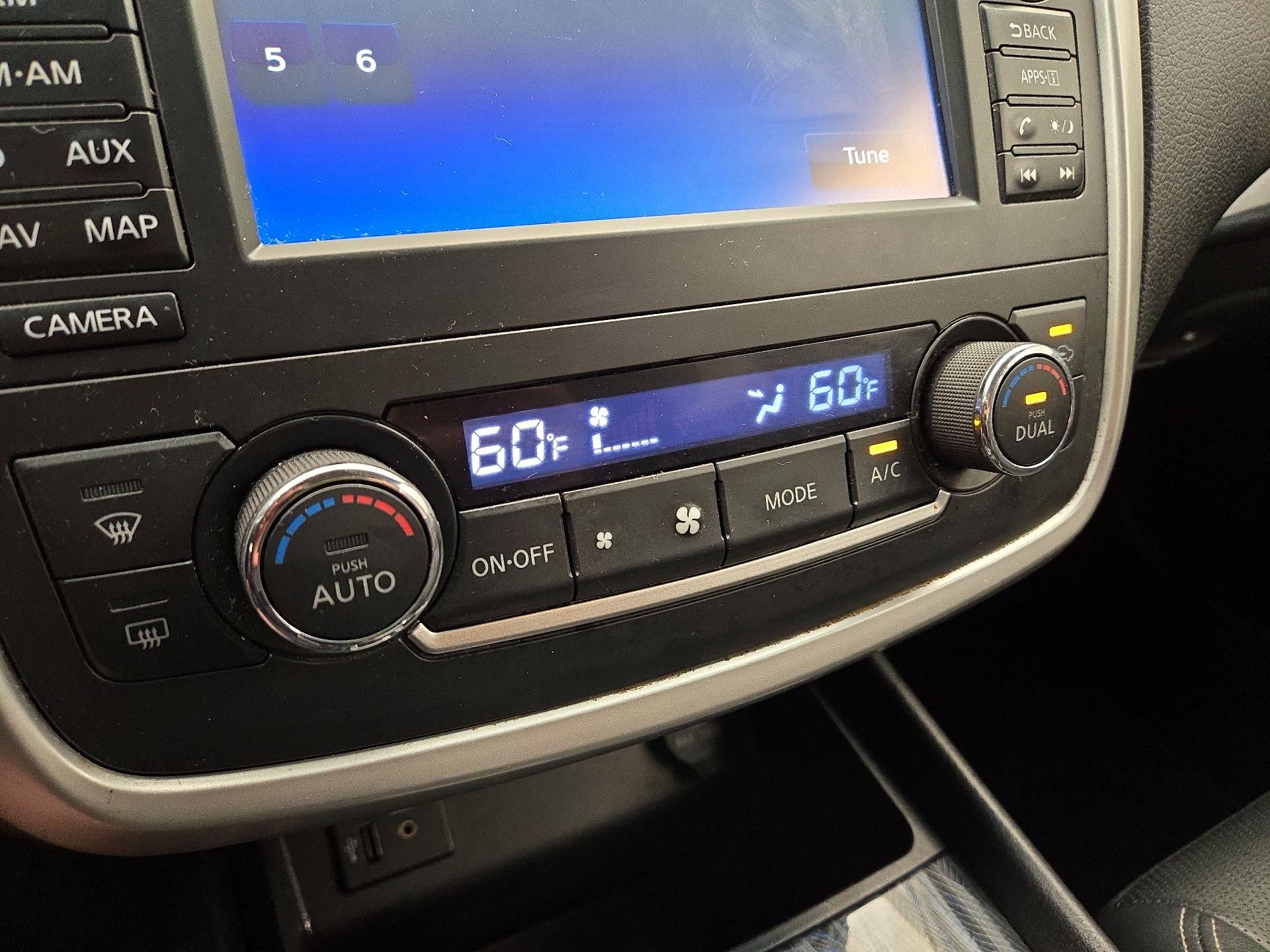 Thumbnail: 2016 Nissan Altima - 17