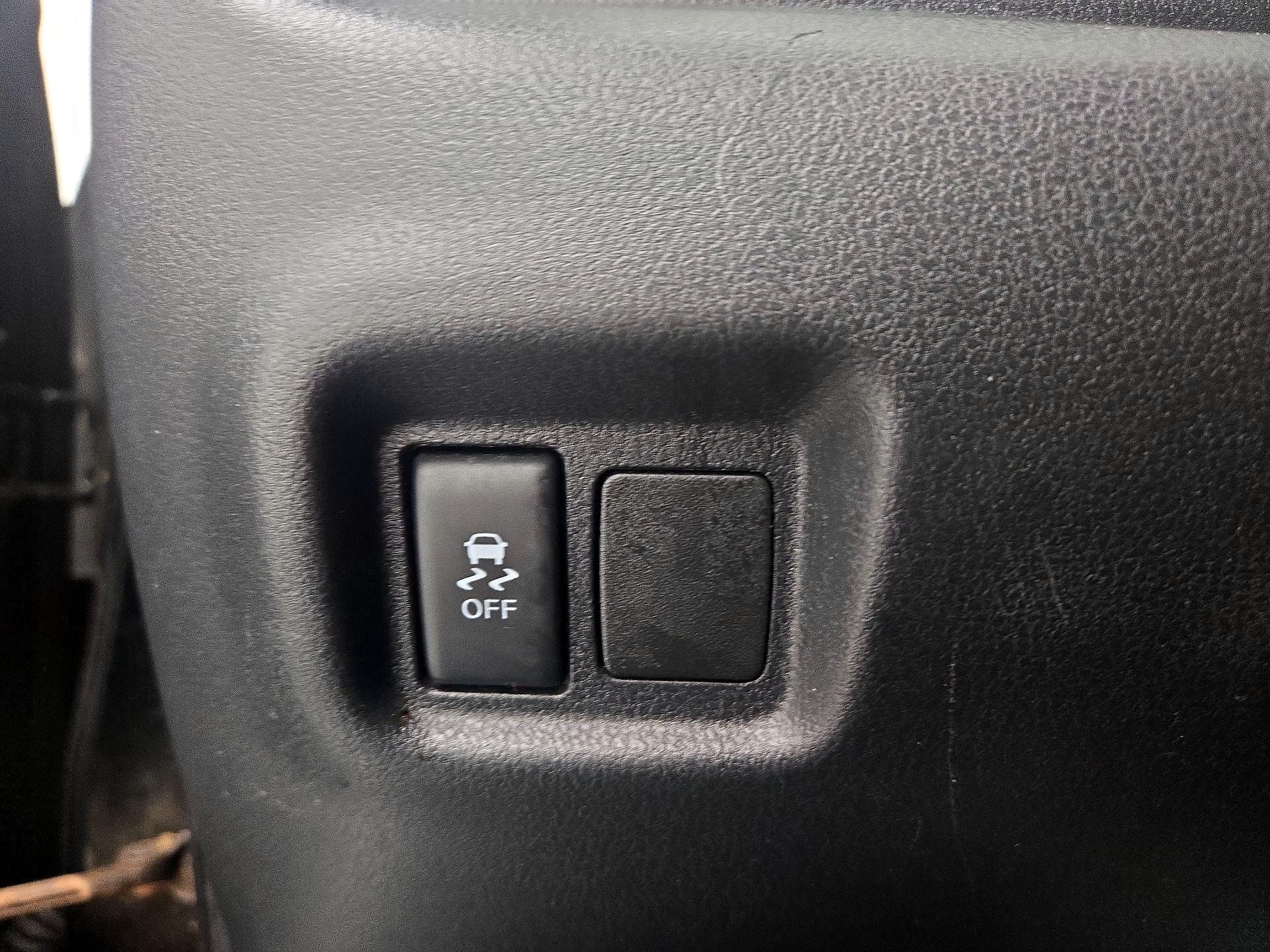 Thumbnail: 2015 Nissan Versa - 13