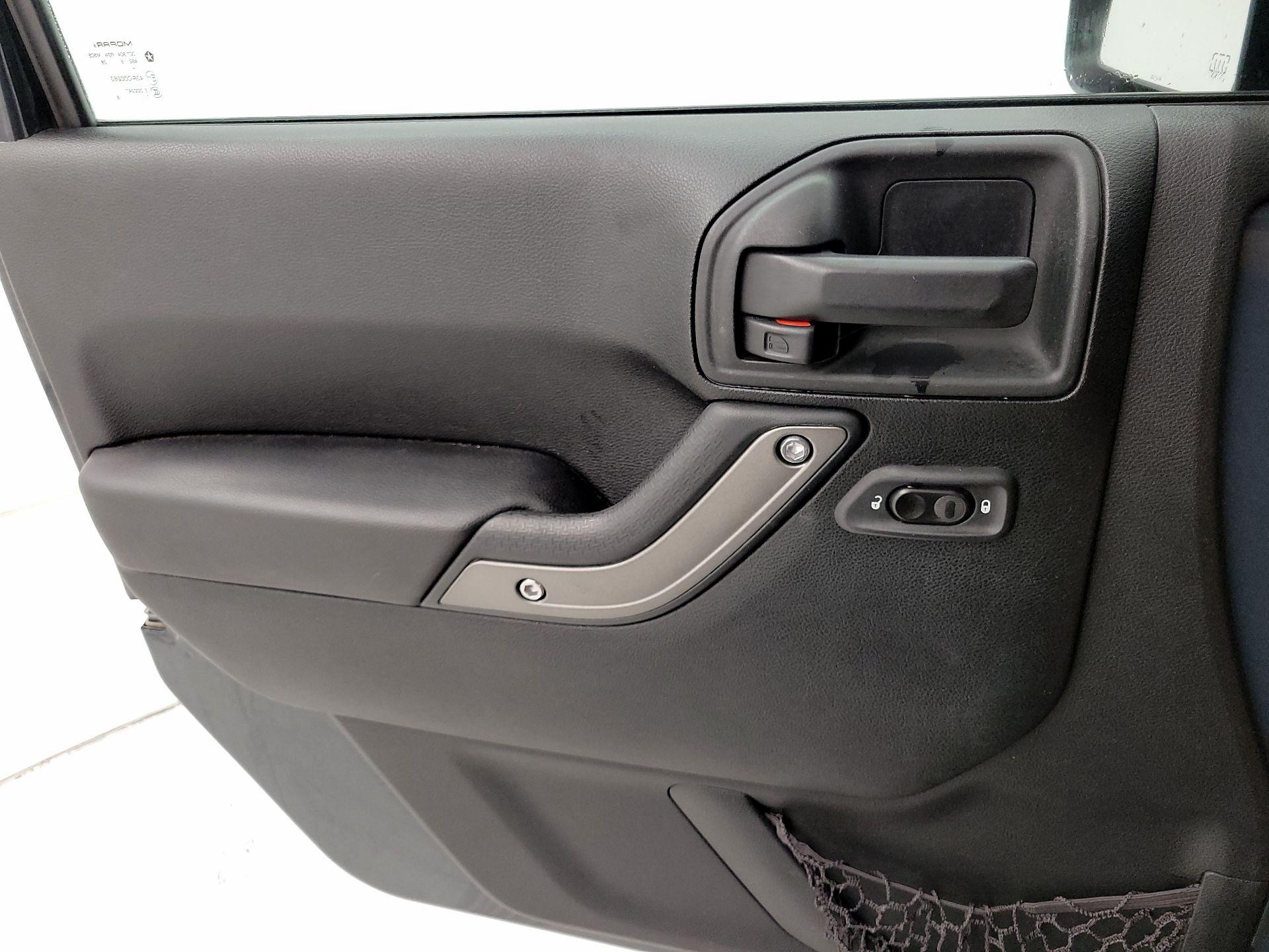 Thumbnail: 2016 Jeep Wrangler - 12