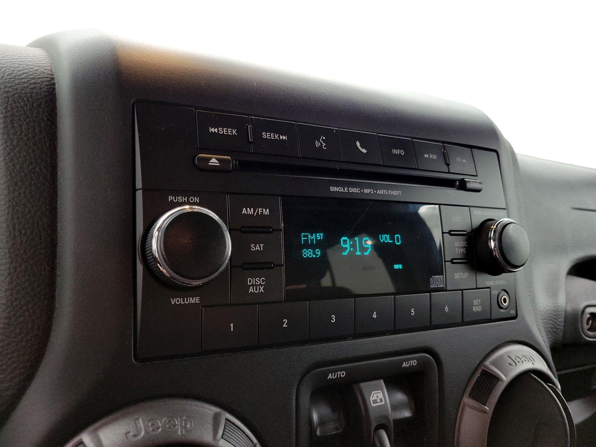 Thumbnail: 2016 Jeep Wrangler - 13