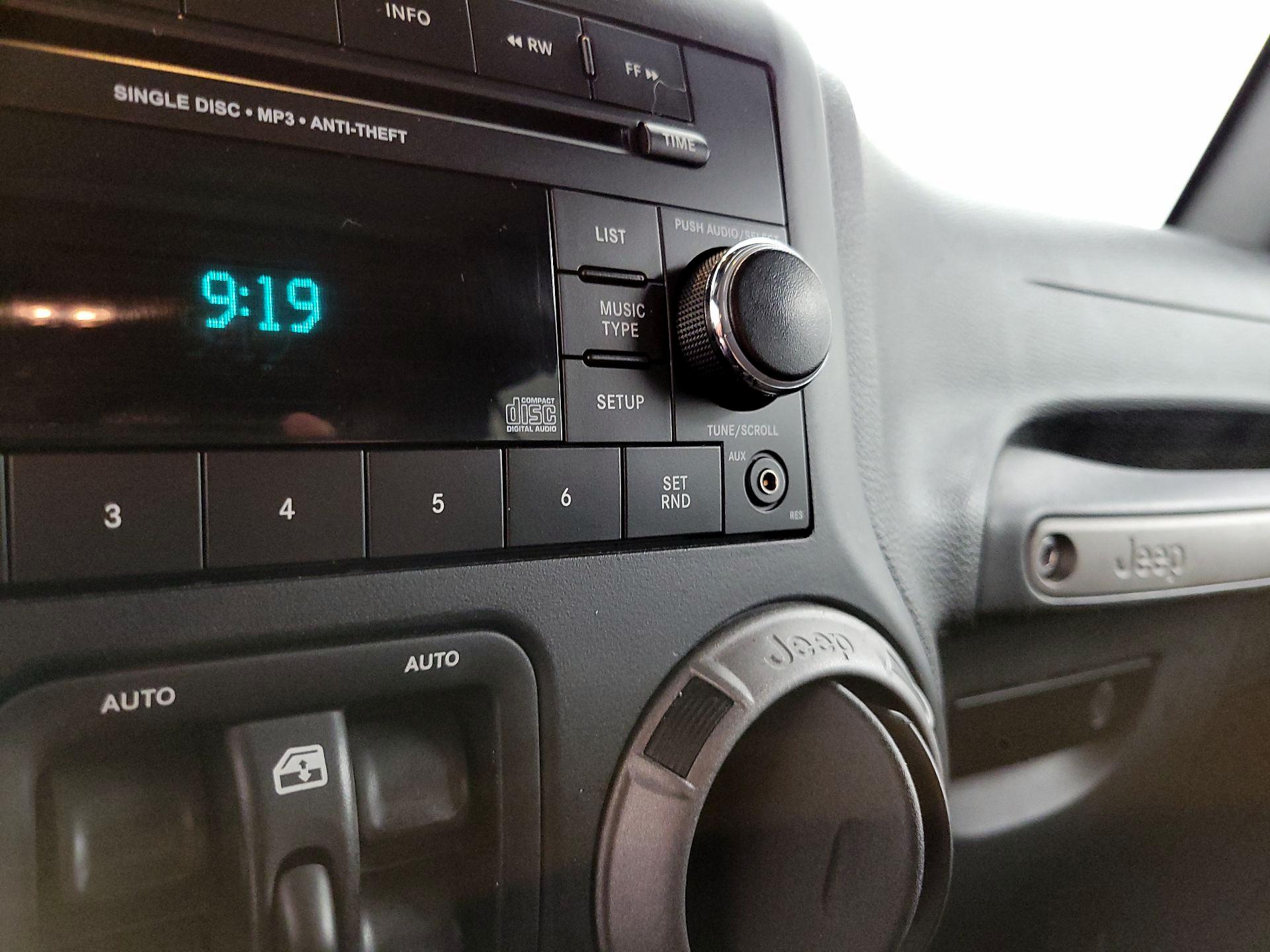 Thumbnail: 2016 Jeep Wrangler - 16