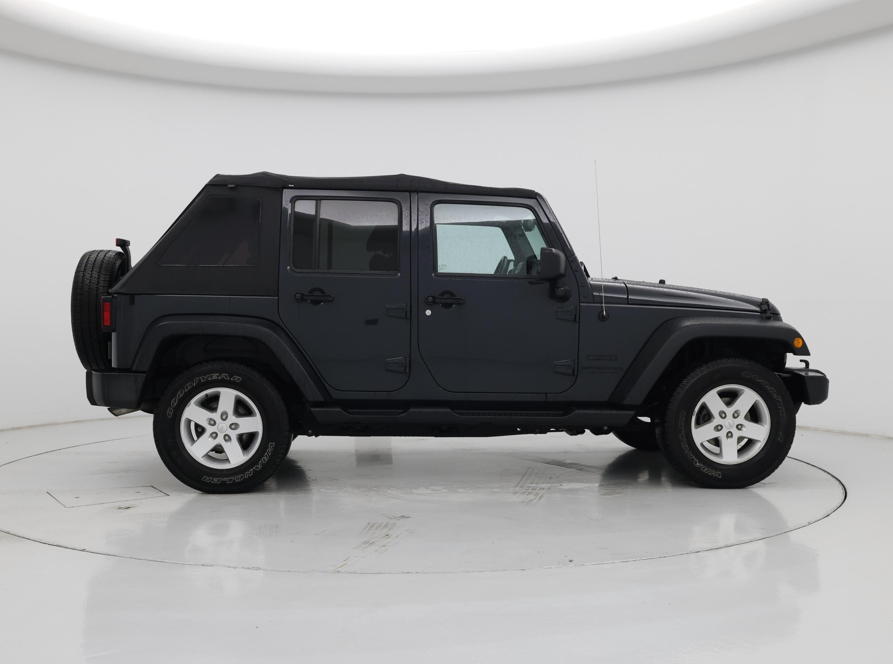 Thumbnail: 2016 Jeep Wrangler - 7