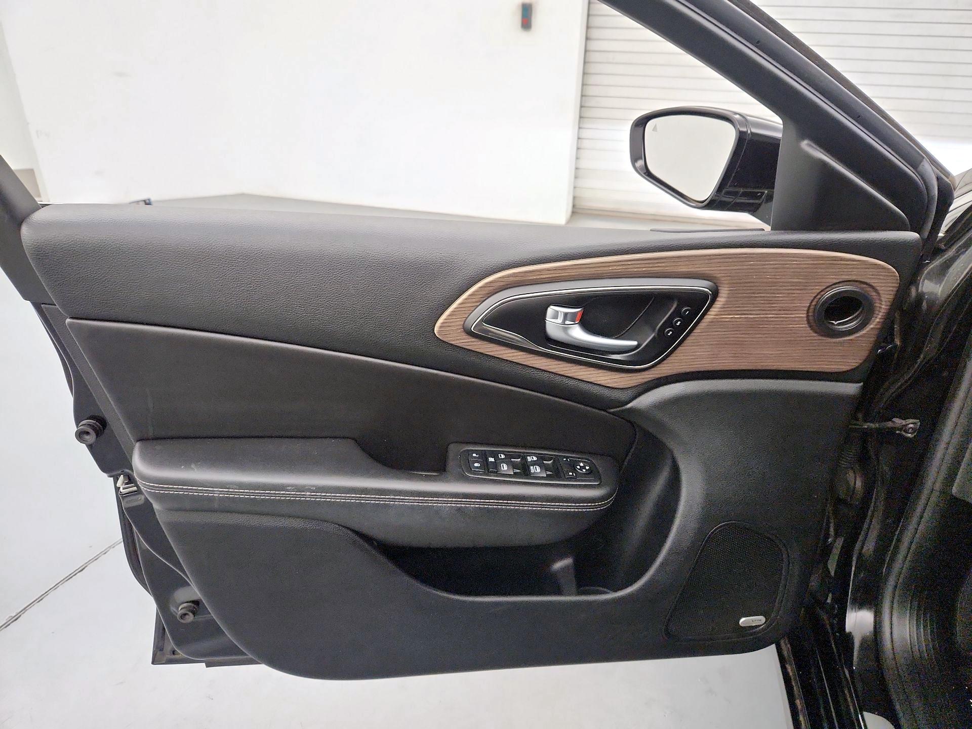 Thumbnail: 2015 Chrysler 200 - 12