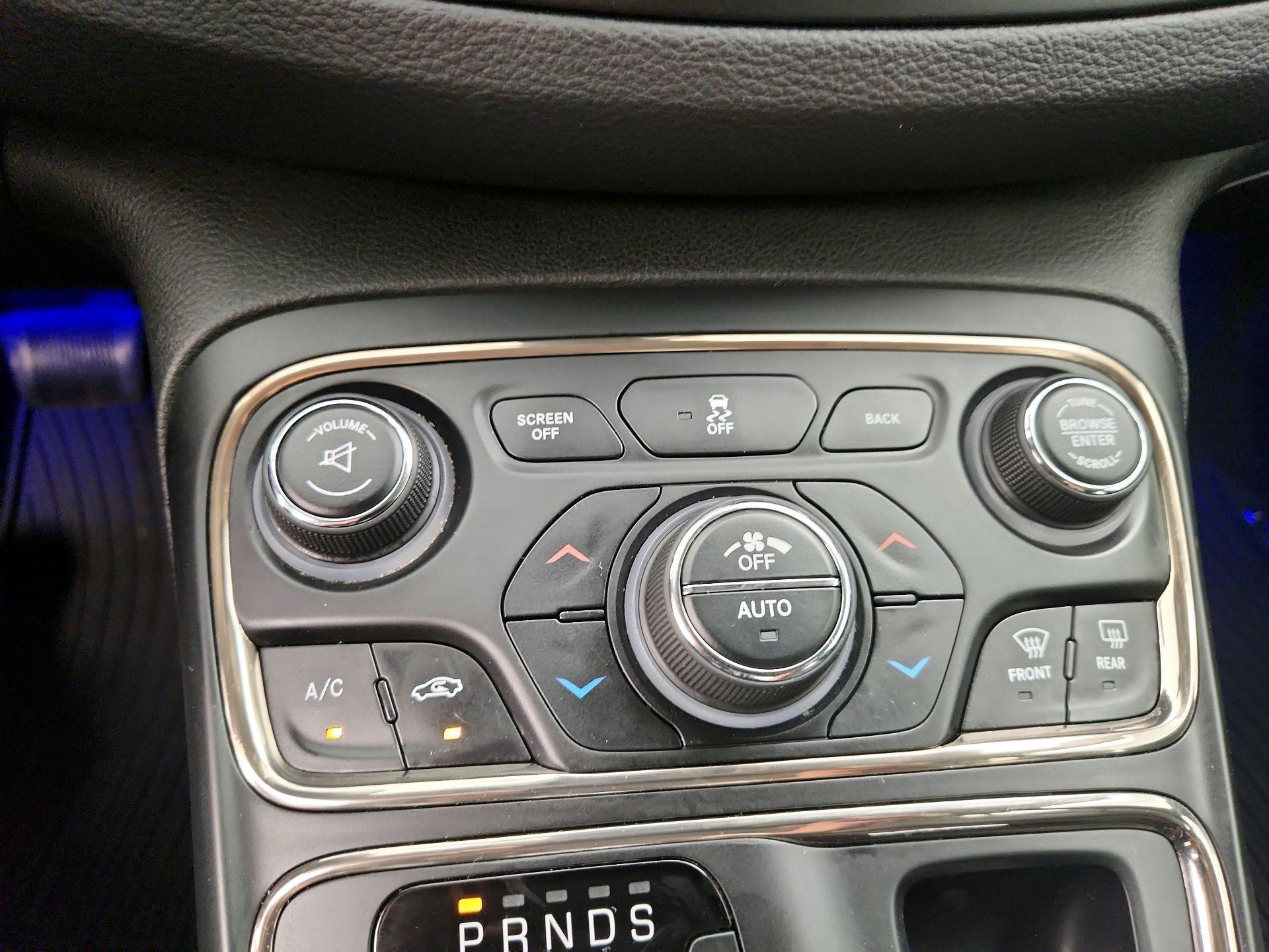 Thumbnail: 2015 Chrysler 200 - 17