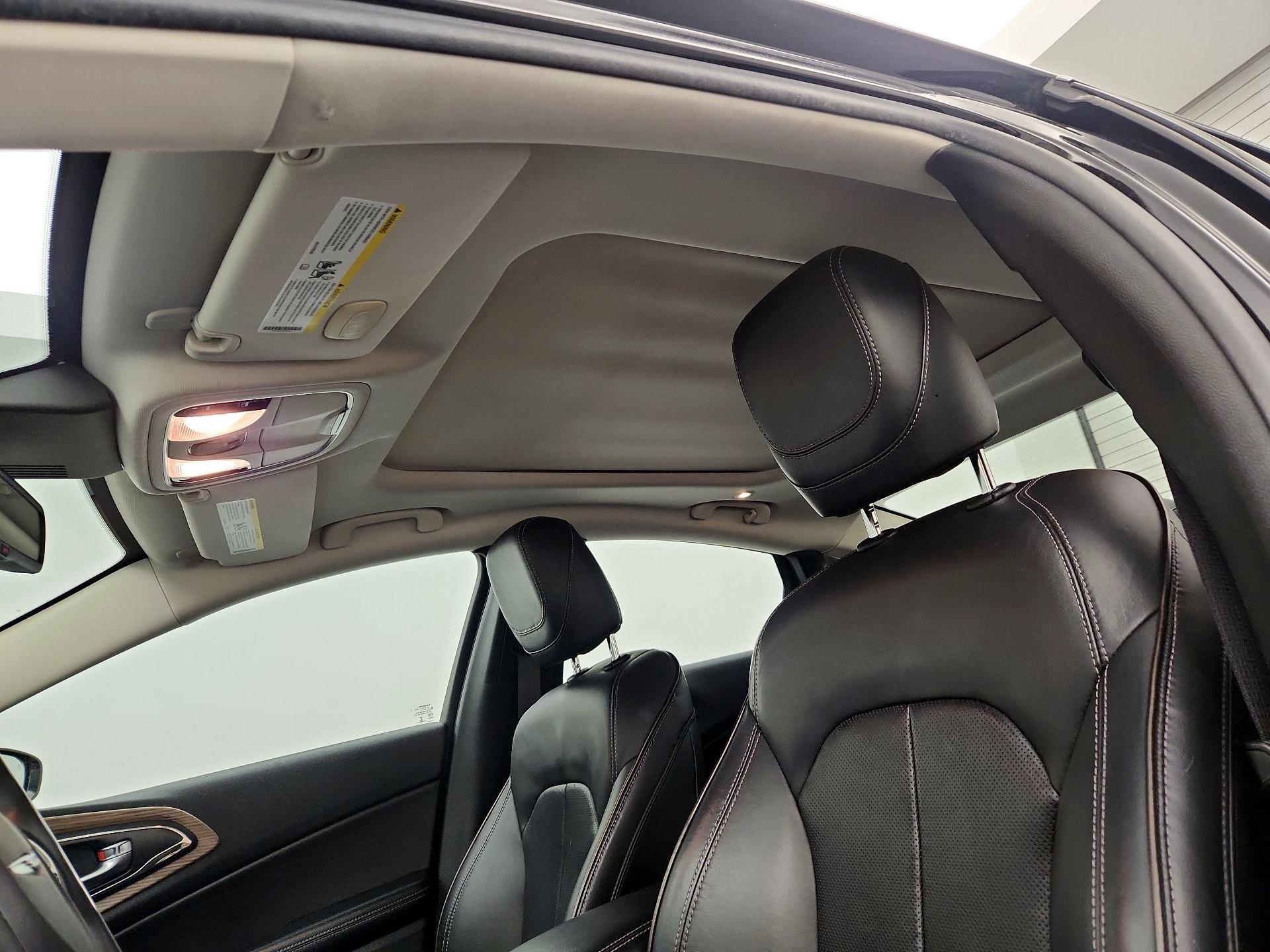 Thumbnail: 2015 Chrysler 200 - 20