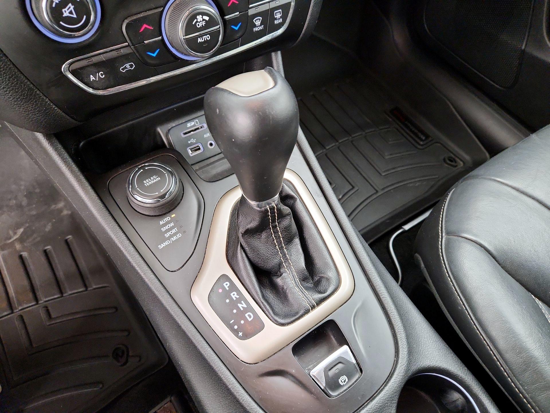 Thumbnail: 2015 Jeep Cherokee - 18