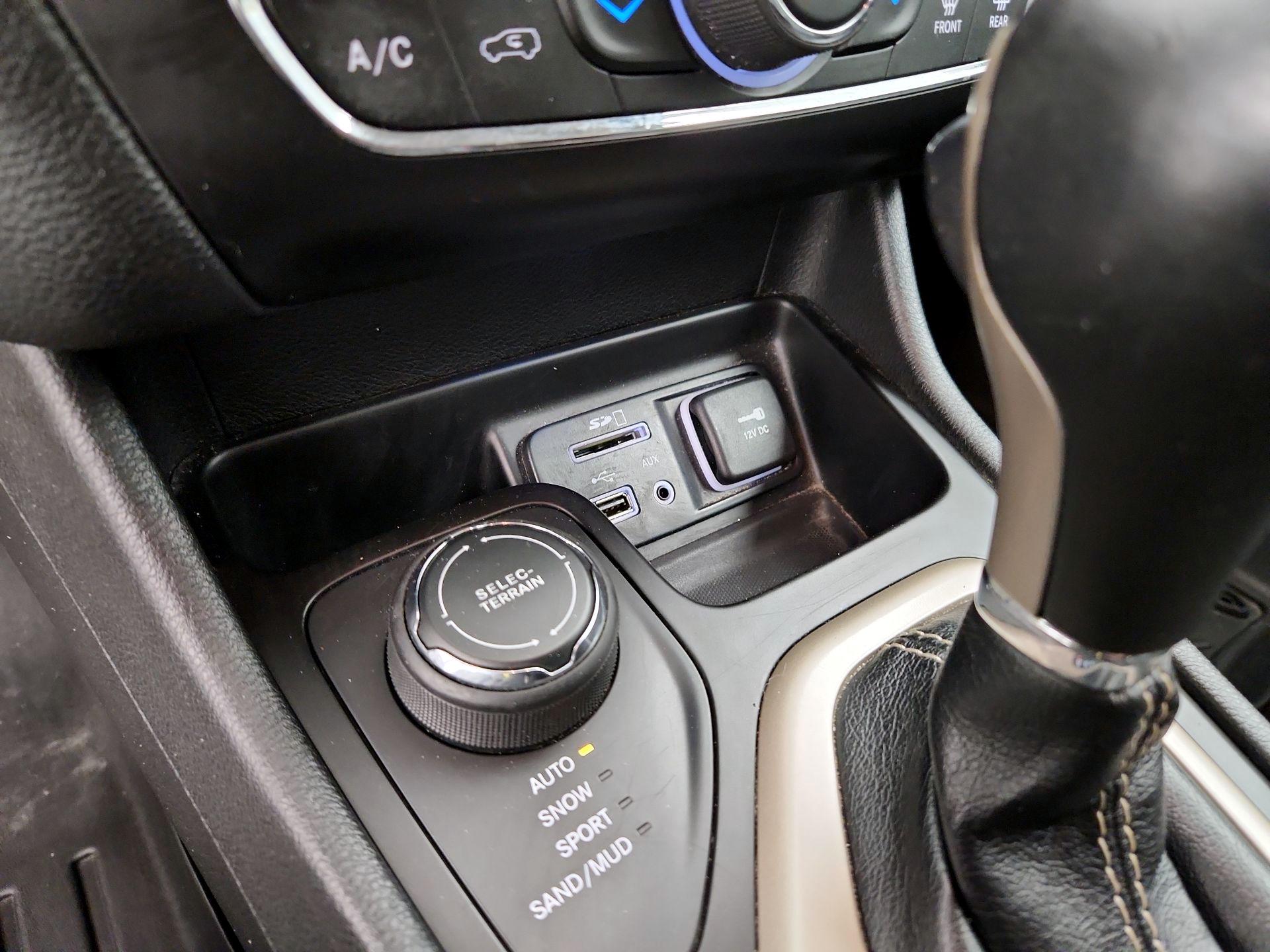 Thumbnail: 2015 Jeep Cherokee - 19