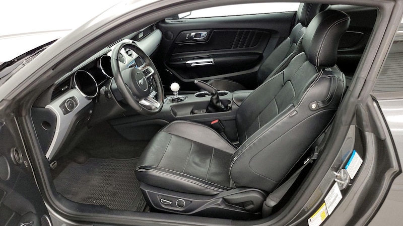 2015 Ford Mustang  11
