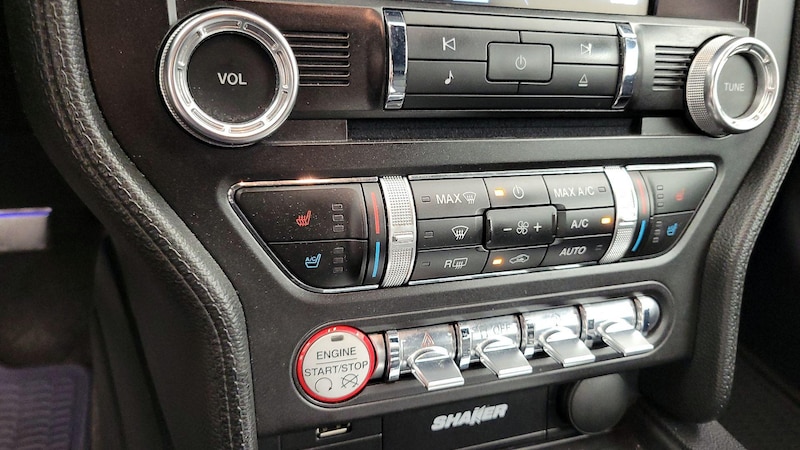 2015 Ford Mustang  17
