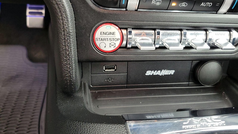 2015 Ford Mustang  19