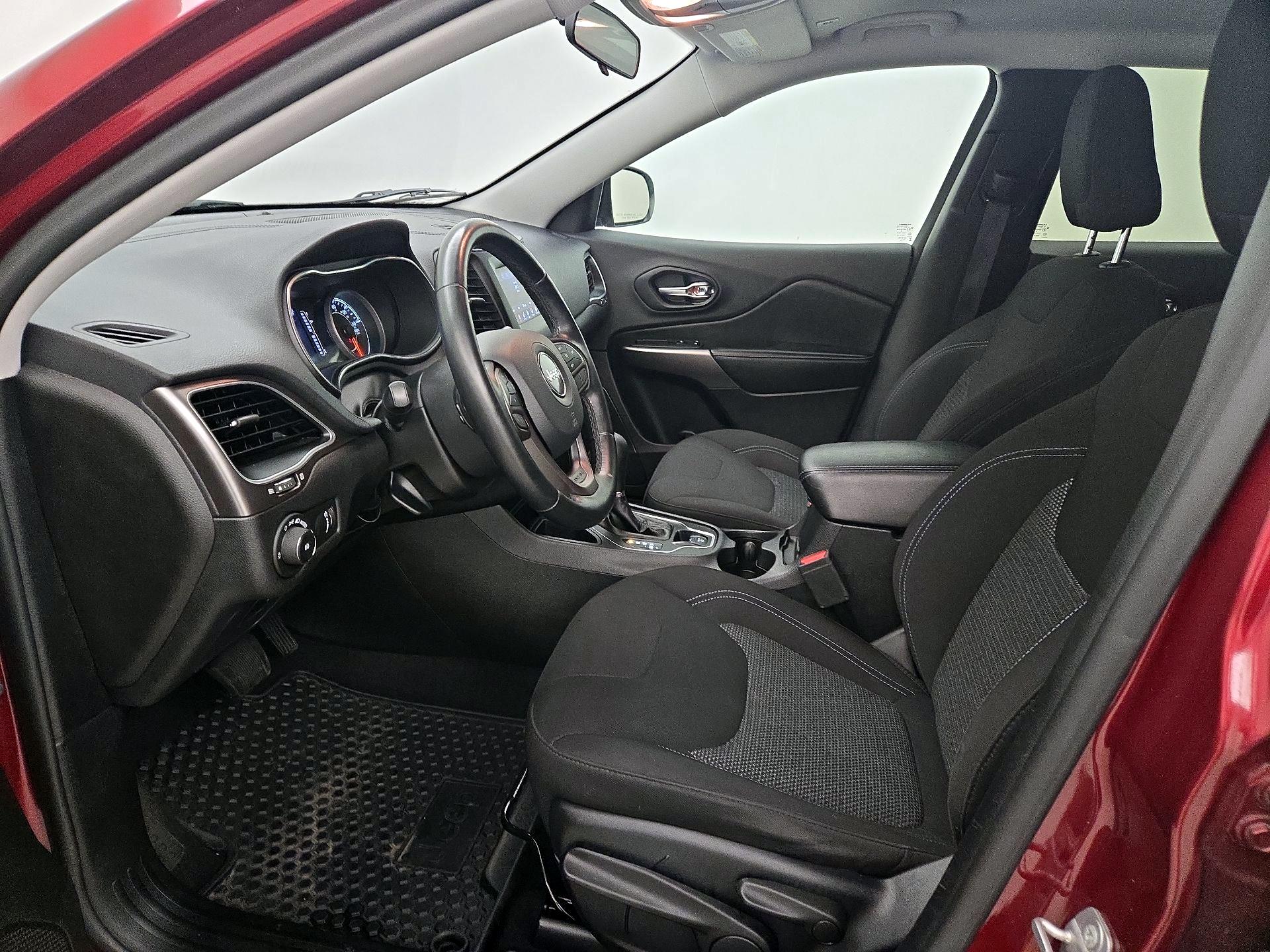 Thumbnail: 2019 Jeep Cherokee - 11