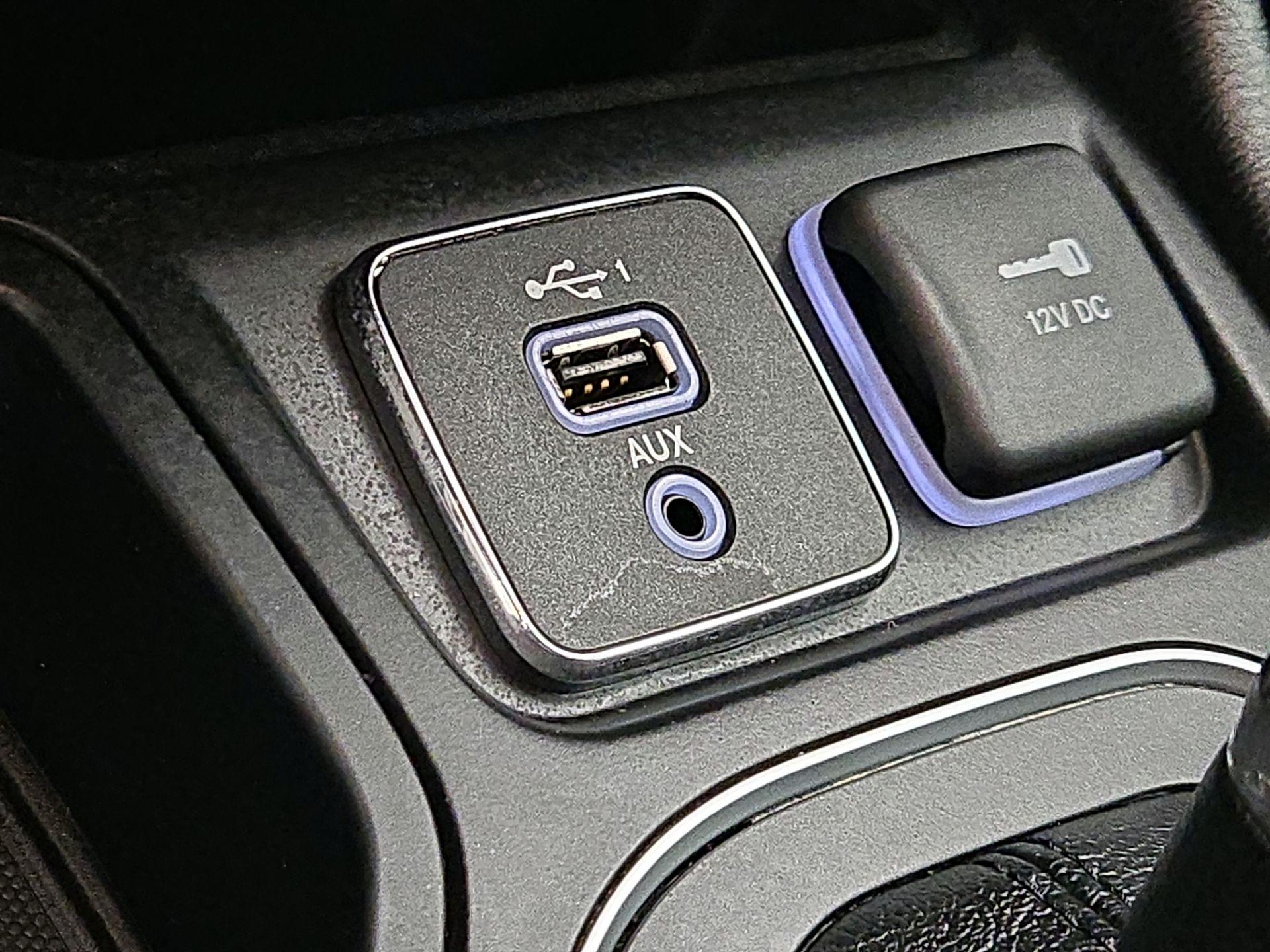 Thumbnail: 2019 Jeep Cherokee - 18
