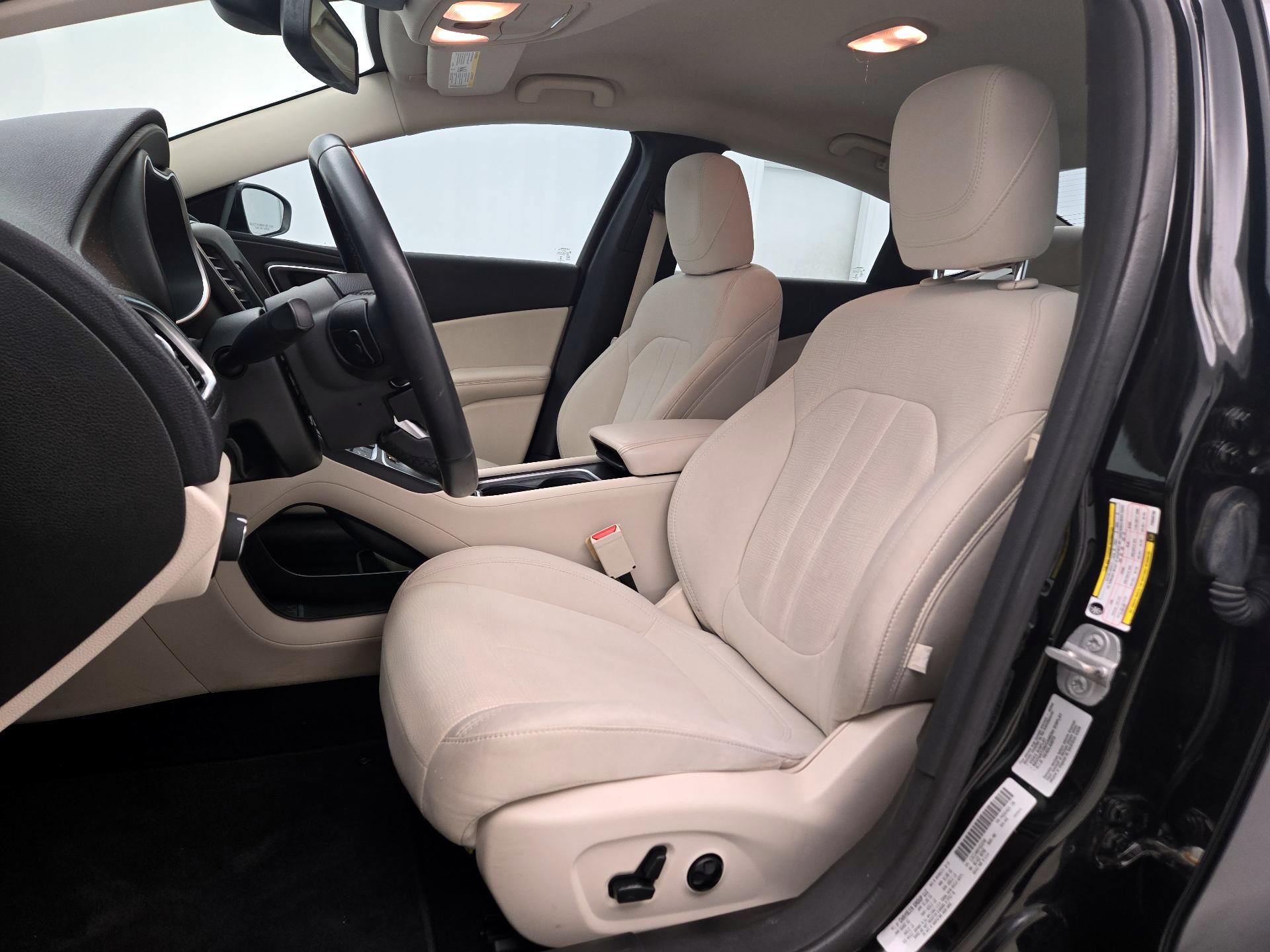 Thumbnail: 2015 Chrysler 200 - 11