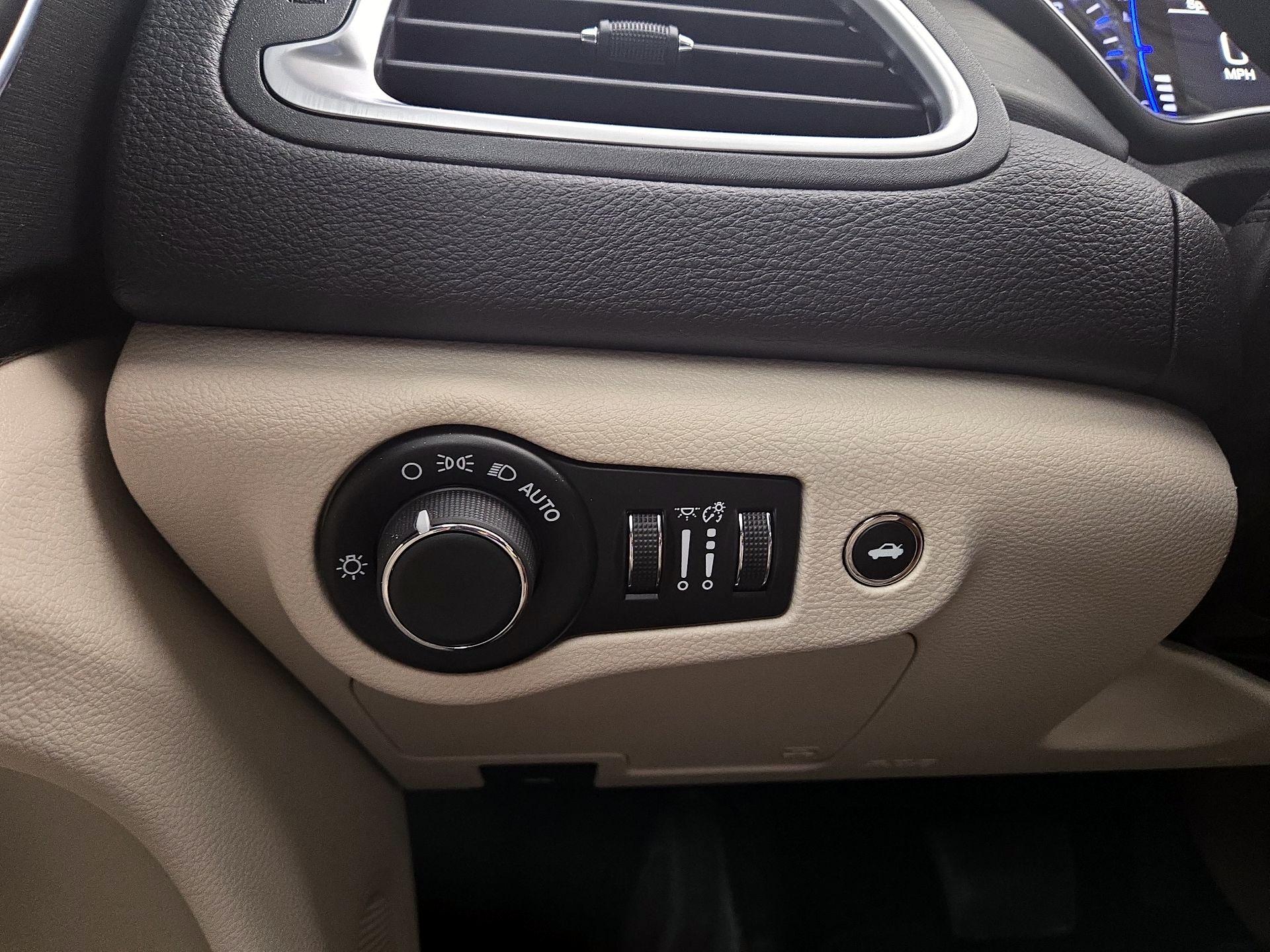 Thumbnail: 2015 Chrysler 200 - 13