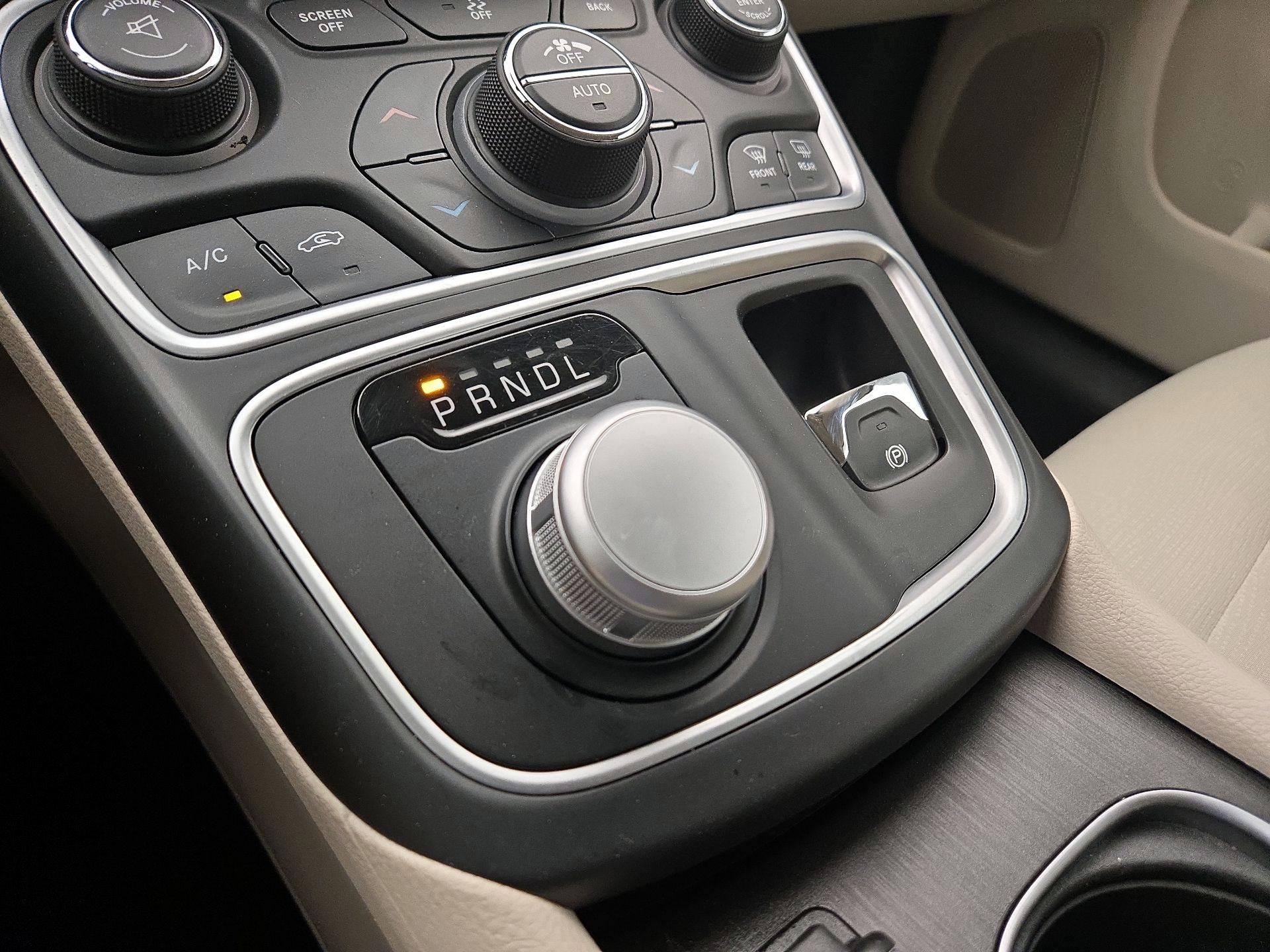 Thumbnail: 2015 Chrysler 200 - 17