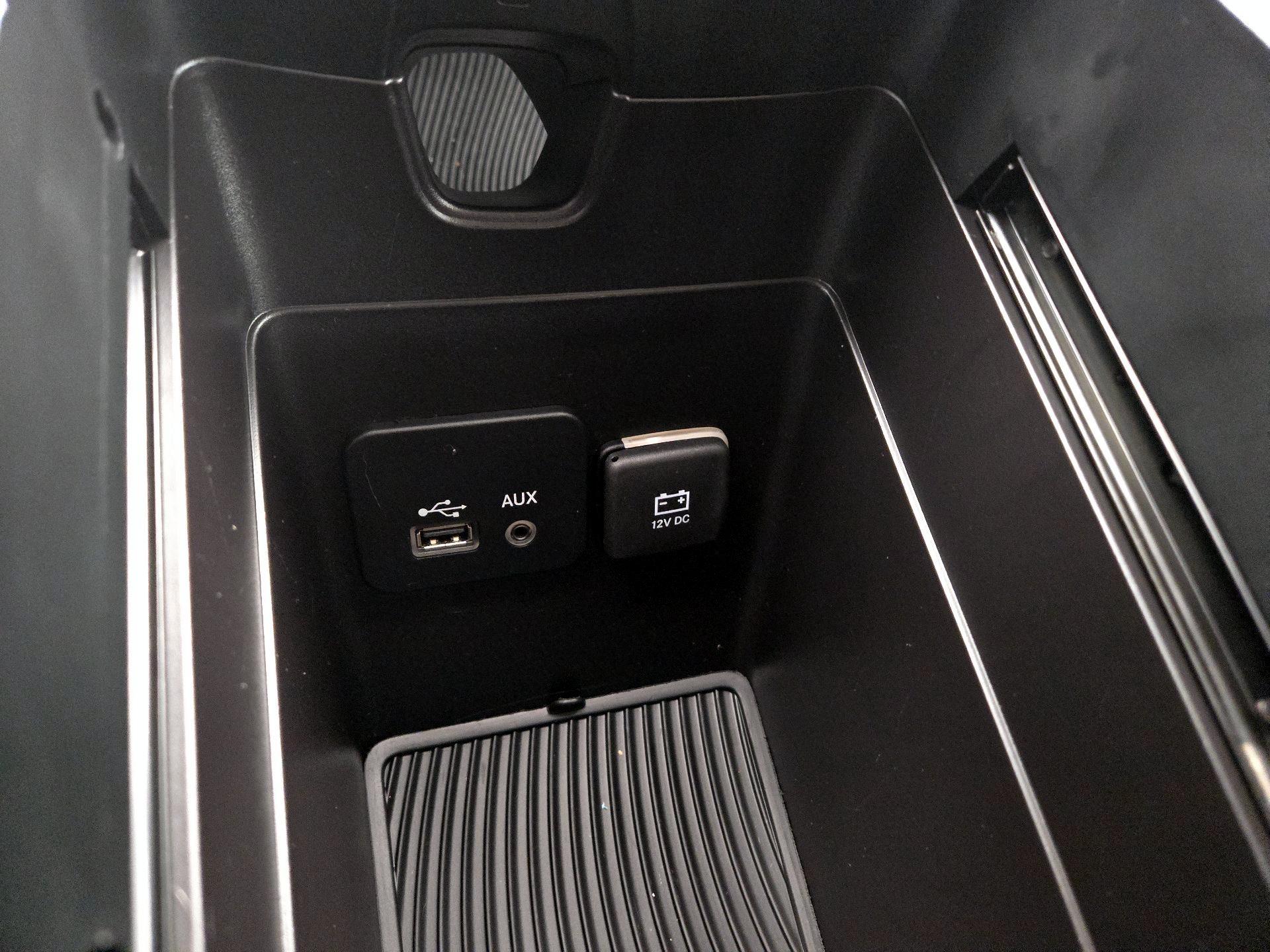 Thumbnail: 2015 Chrysler 200 - 18