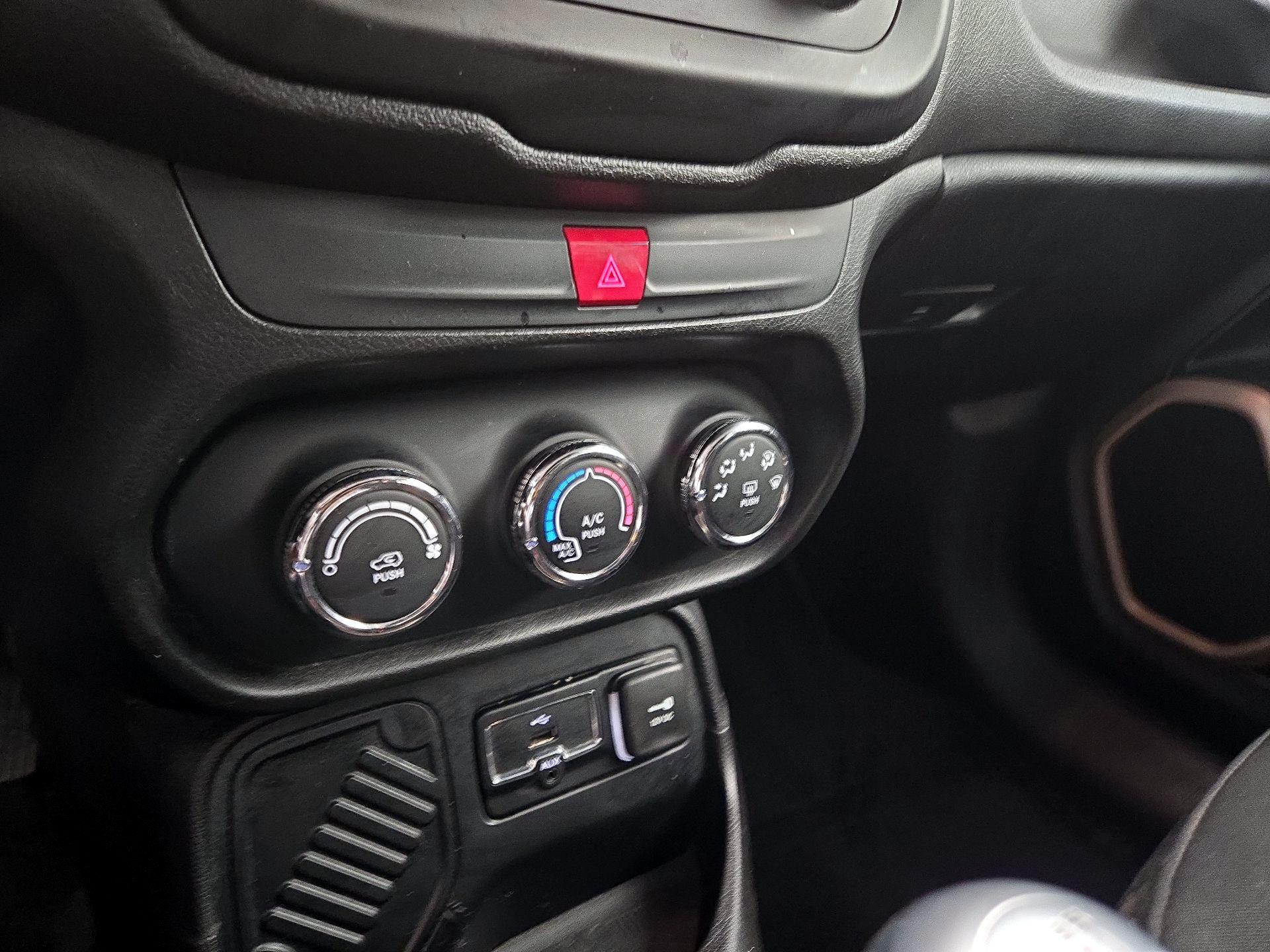 Thumbnail: 2016 Jeep Renegade - 16