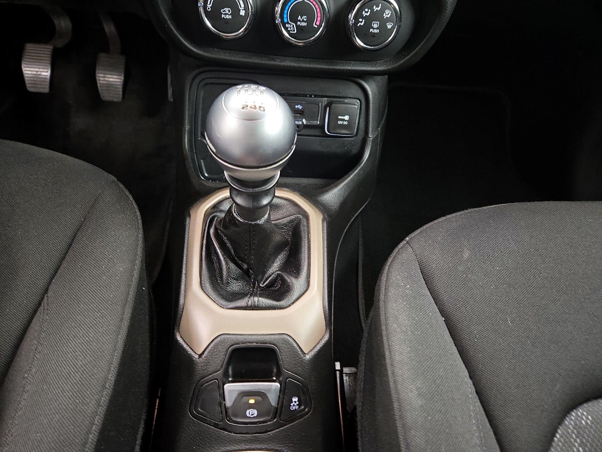 Thumbnail: 2016 Jeep Renegade - 17