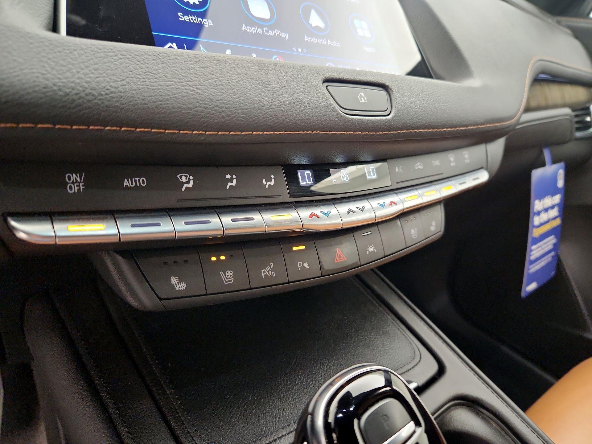 Thumbnail: 2022 Cadillac XT4 - 16