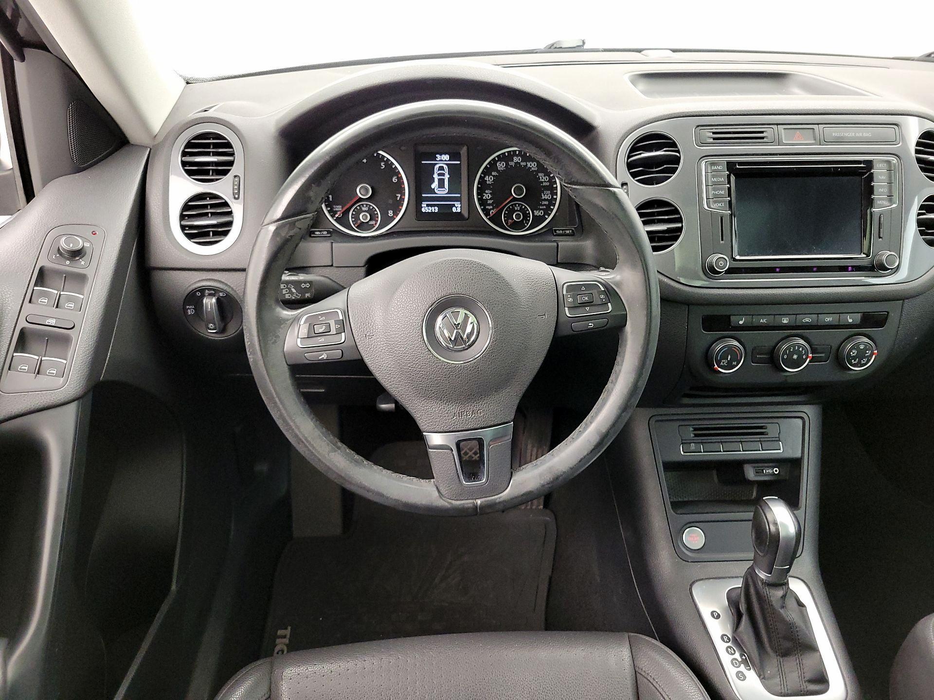Thumbnail: 2016 Volkswagen Tiguan - 10