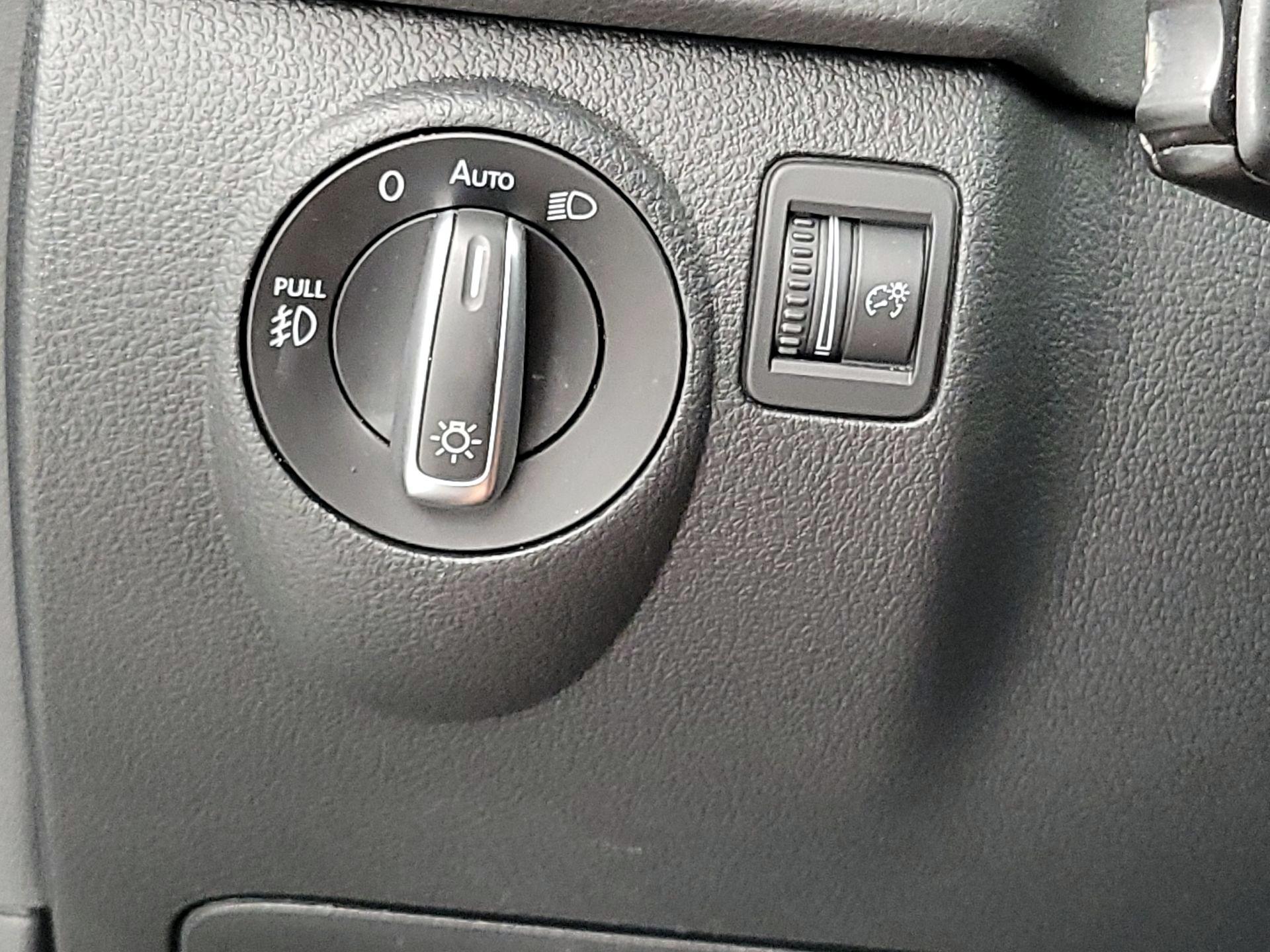 Thumbnail: 2016 Volkswagen Tiguan - 13