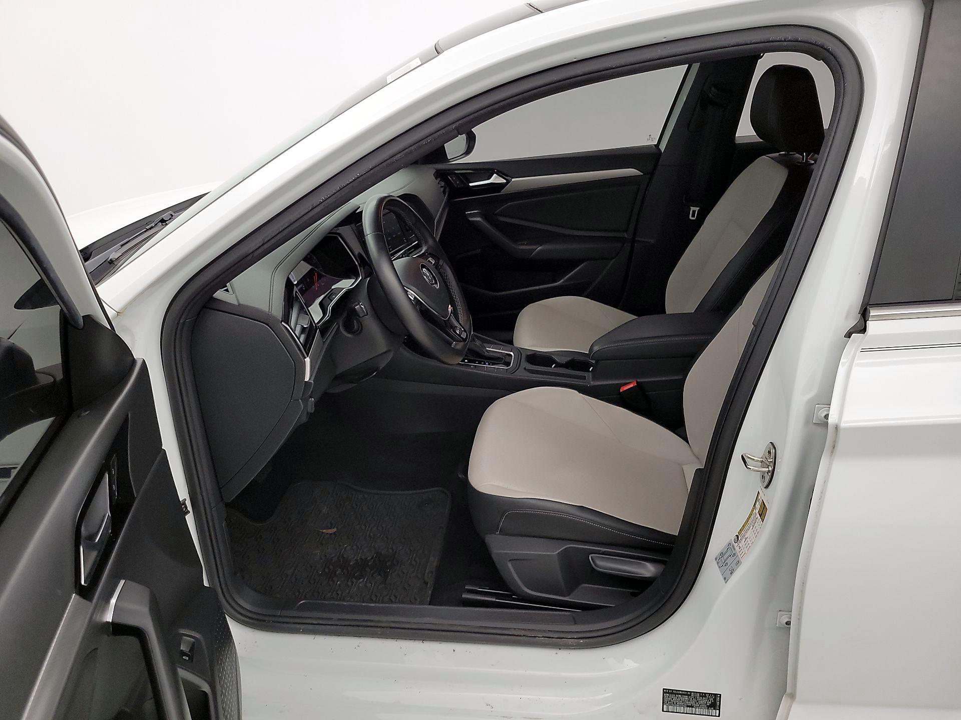 Thumbnail: 2019 Volkswagen Jetta - 11