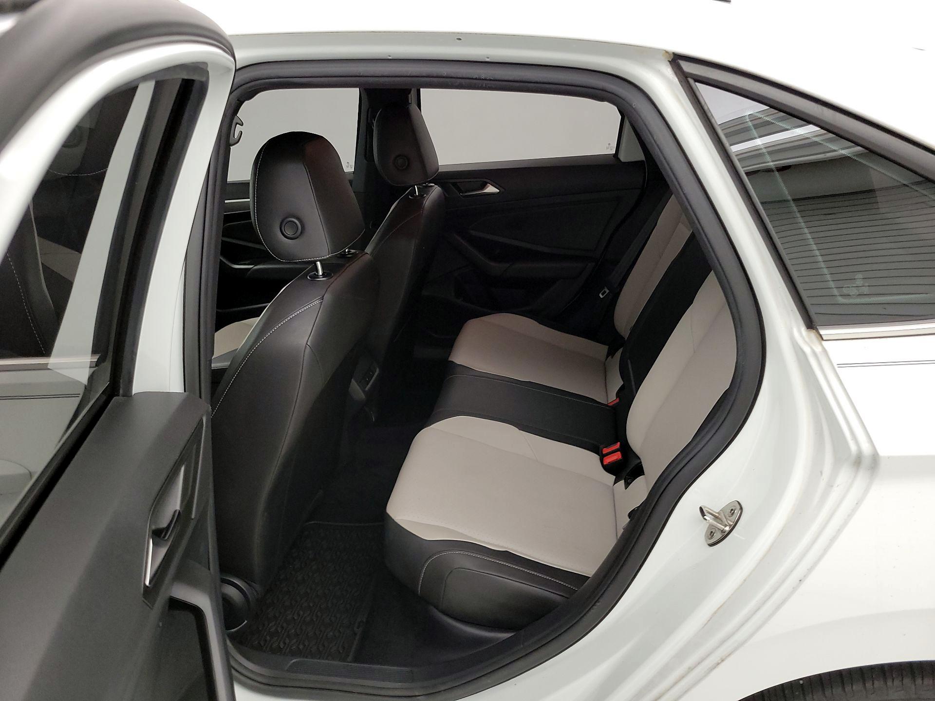 Thumbnail: 2019 Volkswagen Jetta - 20