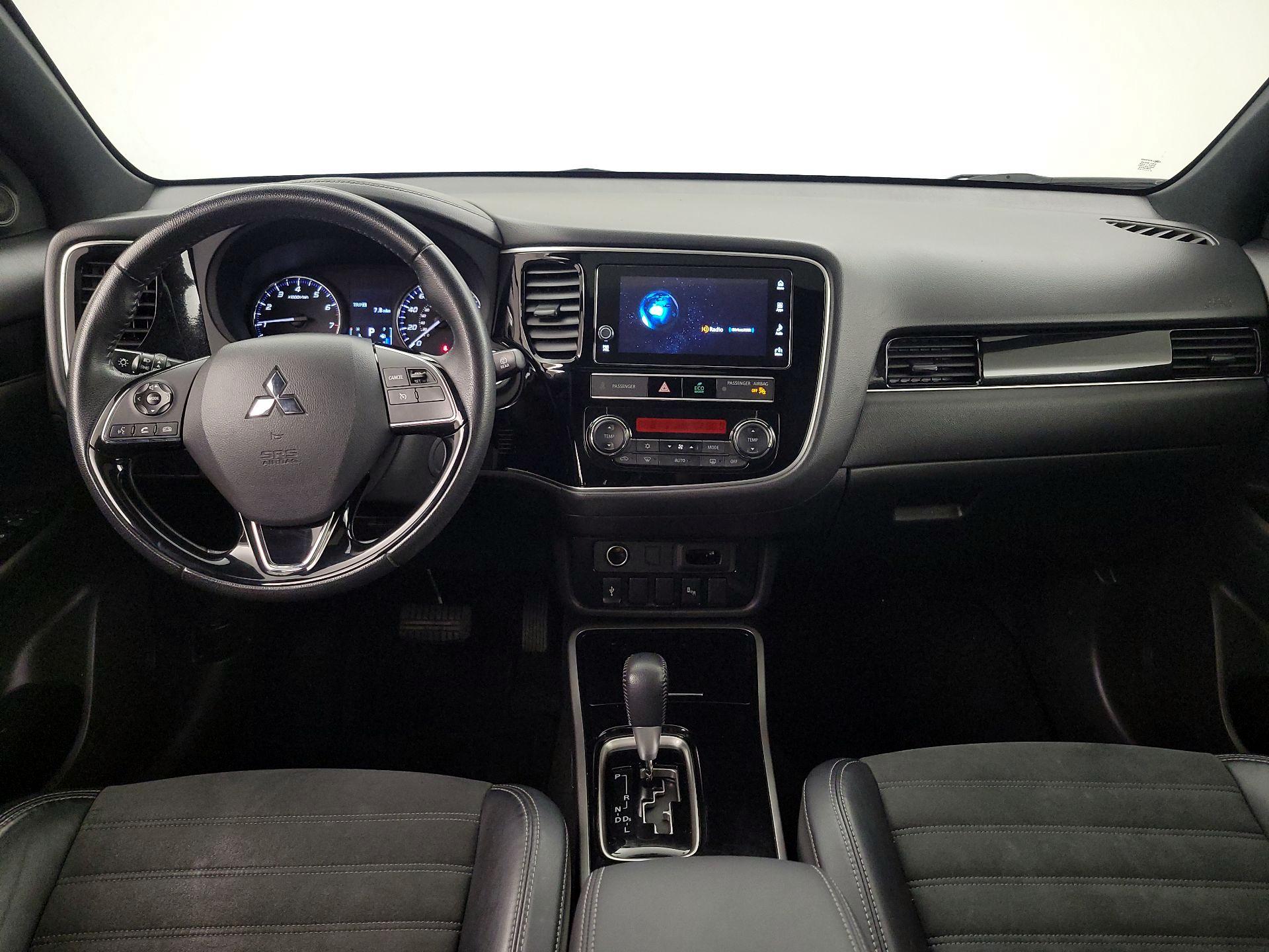 Thumbnail: 2019 Mitsubishi Outlander - 9