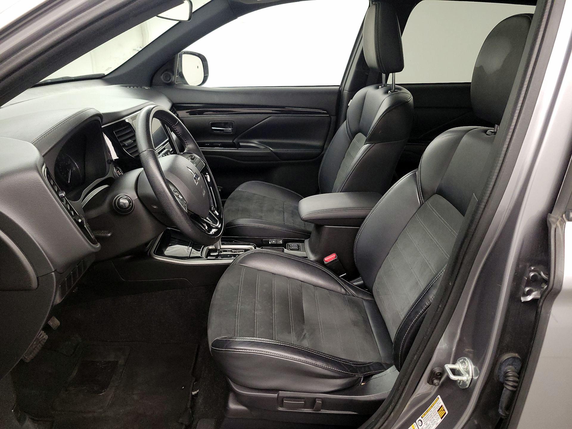 Thumbnail: 2019 Mitsubishi Outlander - 11