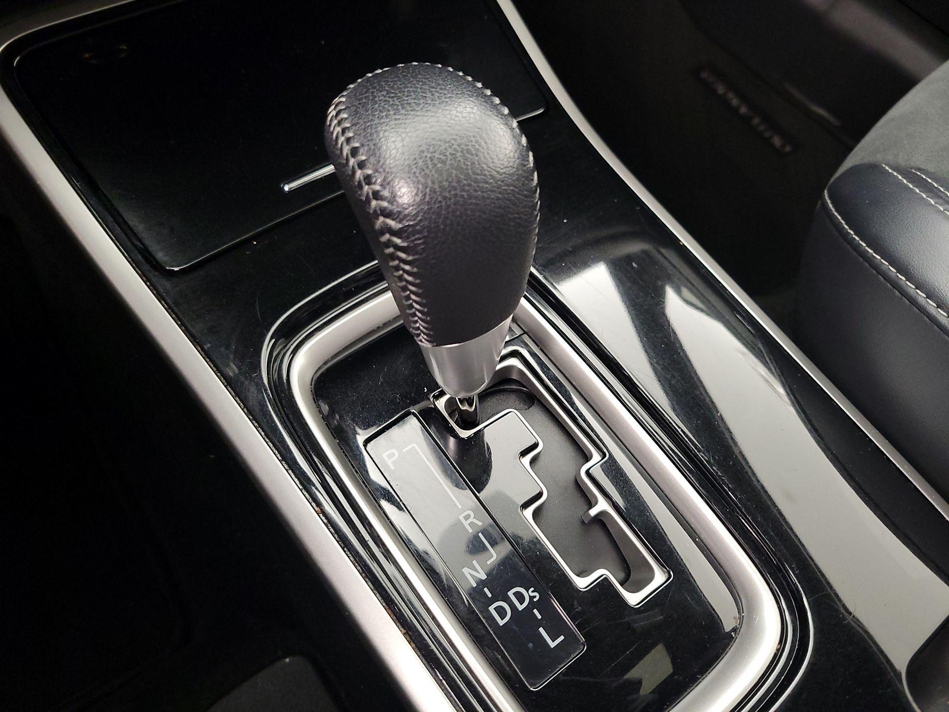Thumbnail: 2019 Mitsubishi Outlander - 17