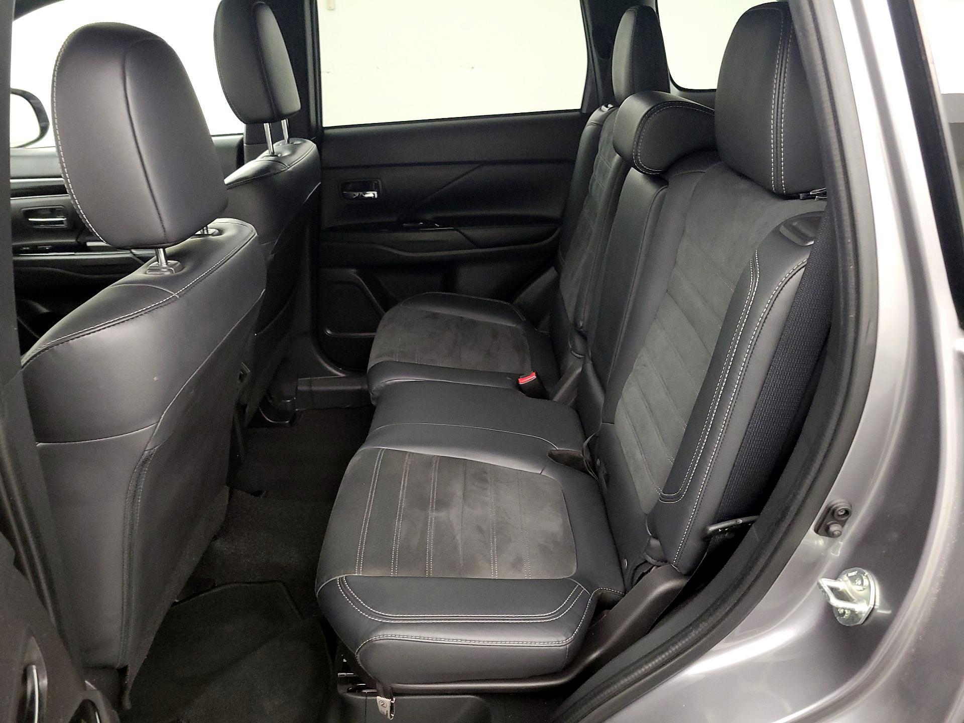 Thumbnail: 2019 Mitsubishi Outlander - 19