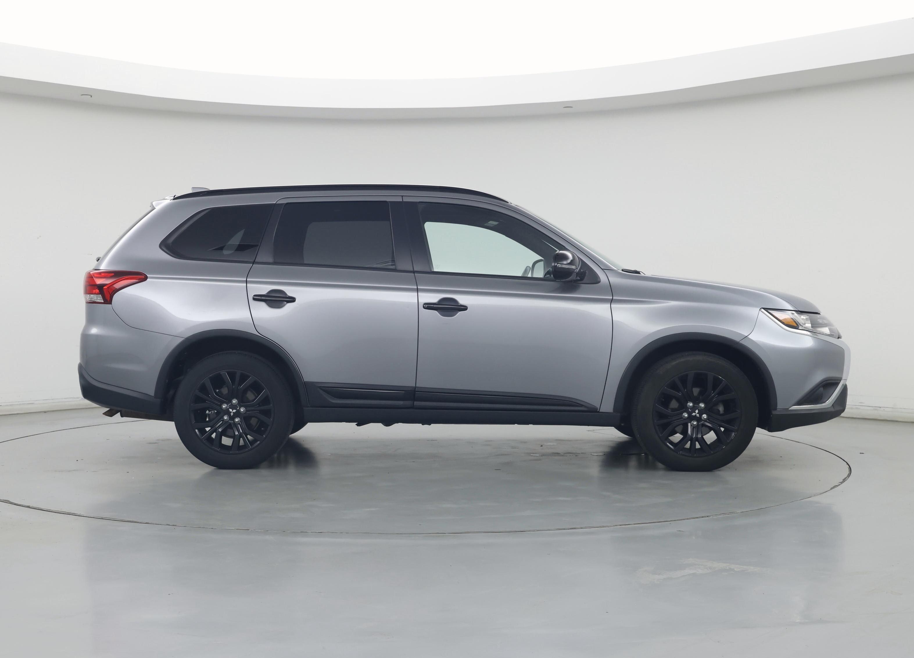 Thumbnail: 2019 Mitsubishi Outlander - 7