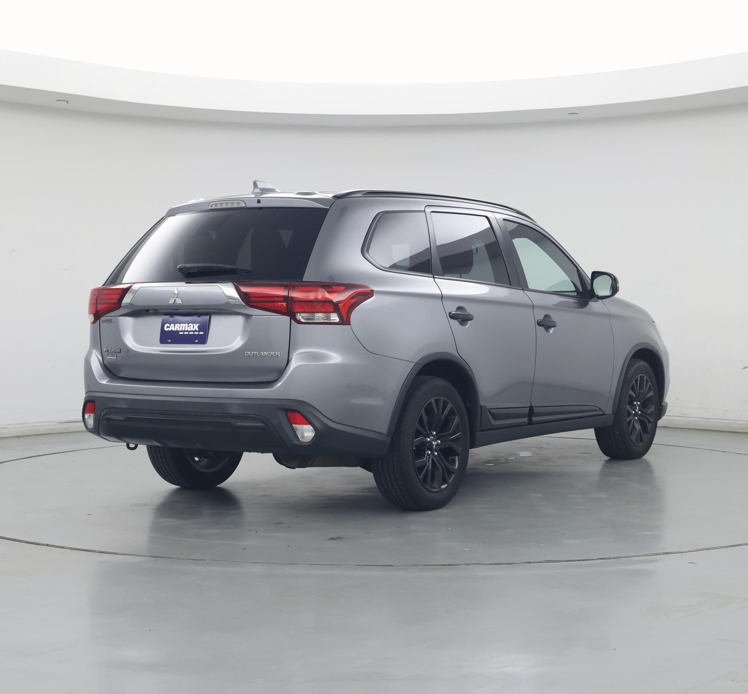 Thumbnail: 2019 Mitsubishi Outlander - 8