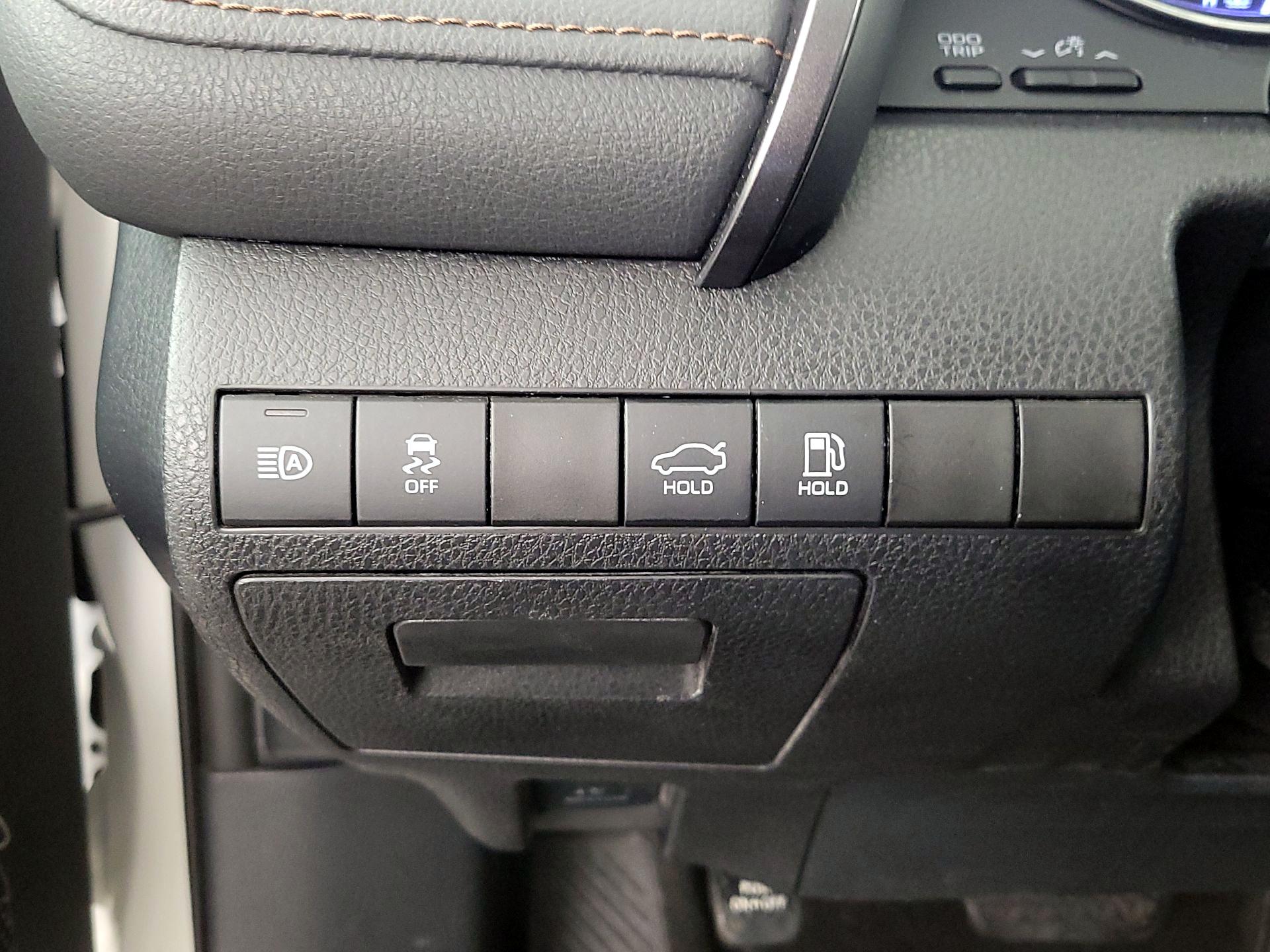 Thumbnail: 2019 Toyota Camry - 13