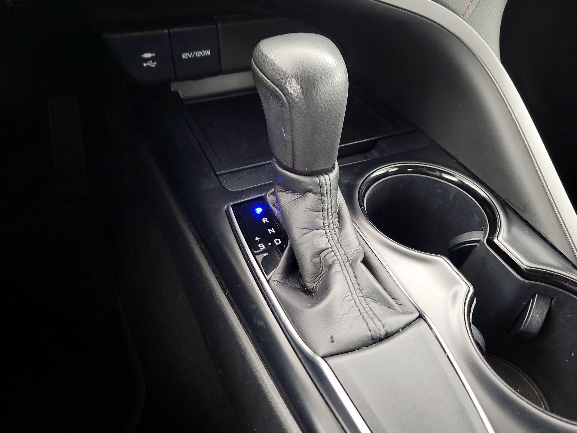 Thumbnail: 2019 Toyota Camry - 17