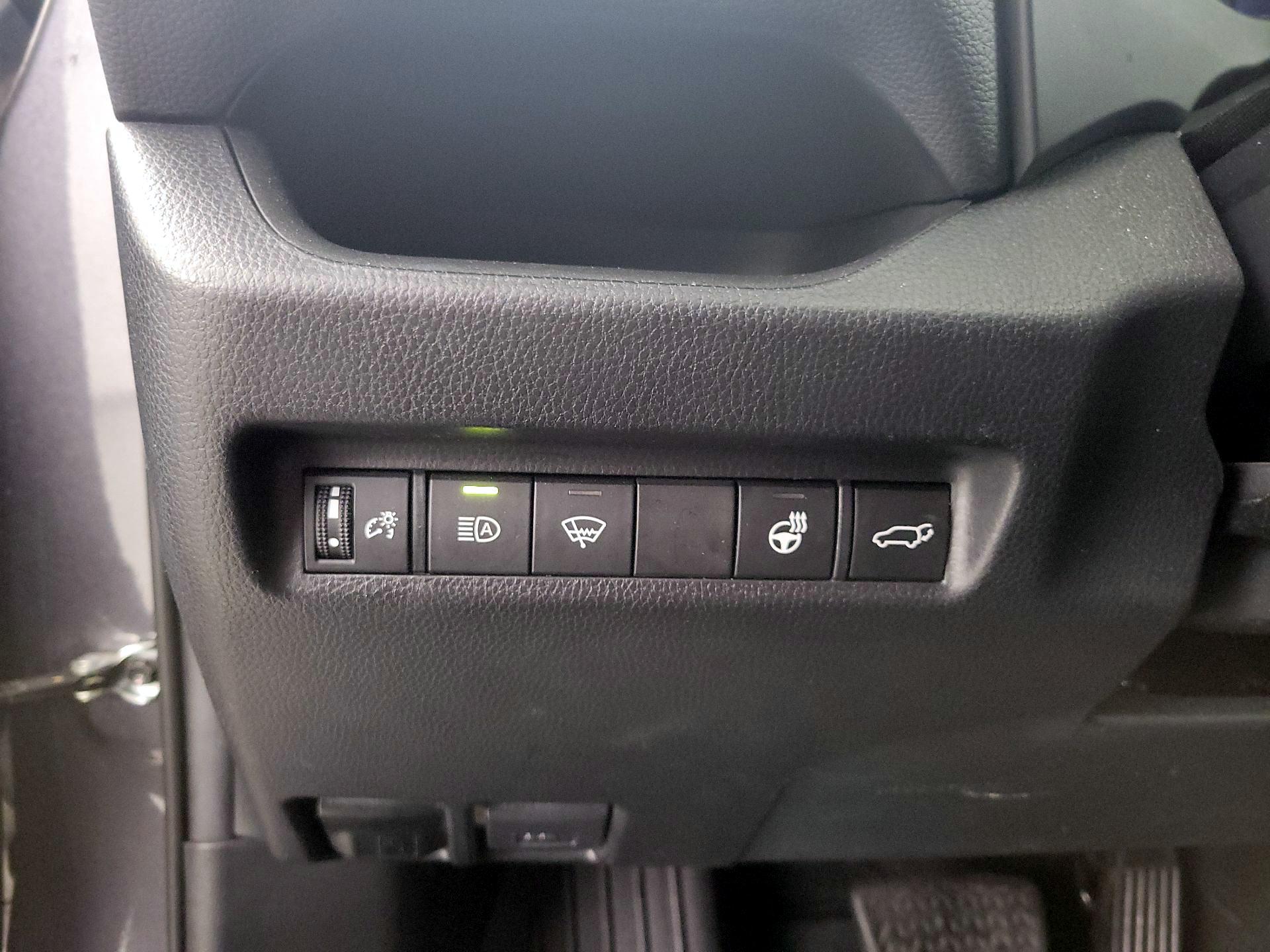 Thumbnail: 2021 Toyota RAV4 - 13