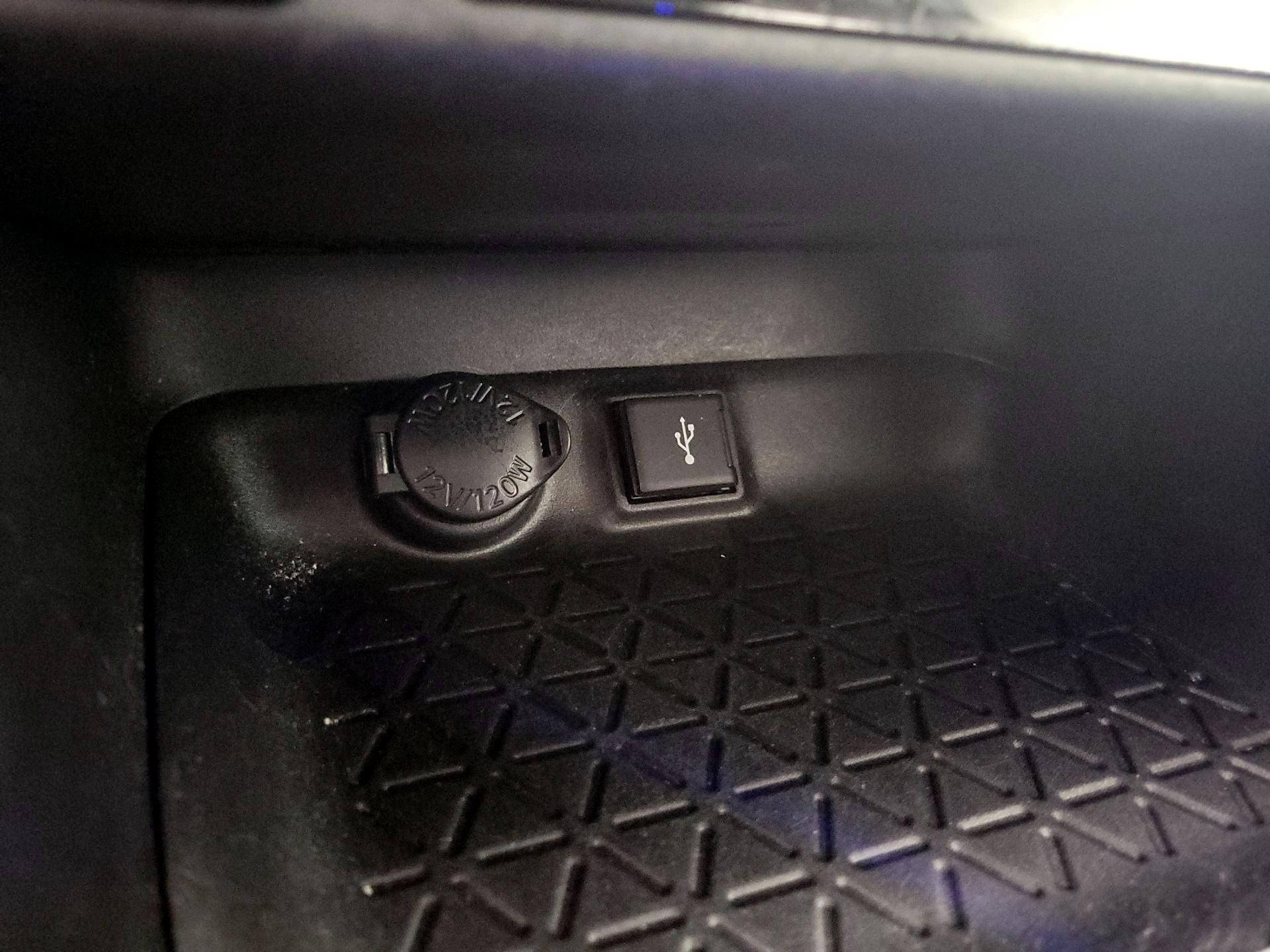 Thumbnail: 2021 Toyota RAV4 - 18