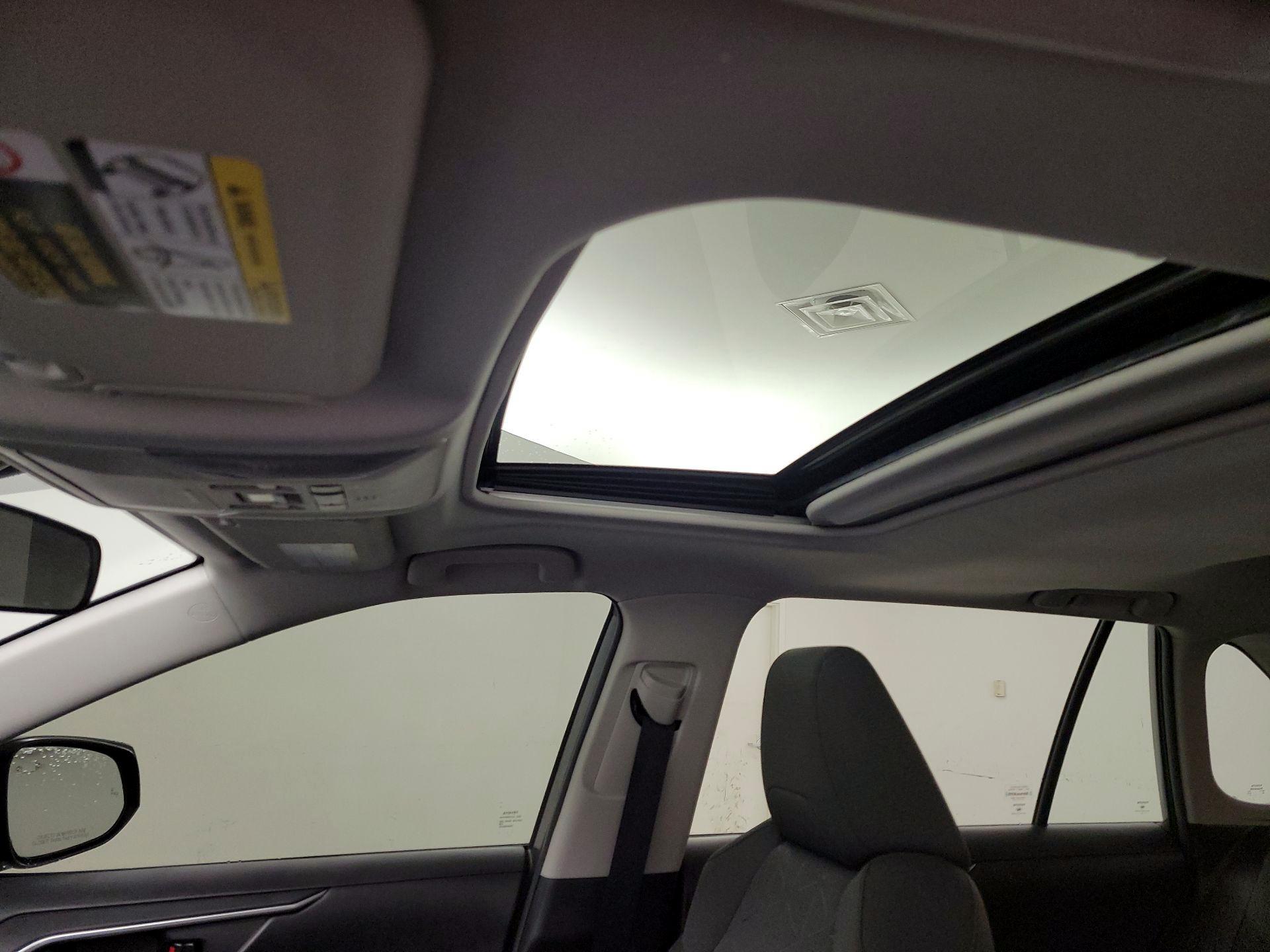 Thumbnail: 2021 Toyota RAV4 - 19