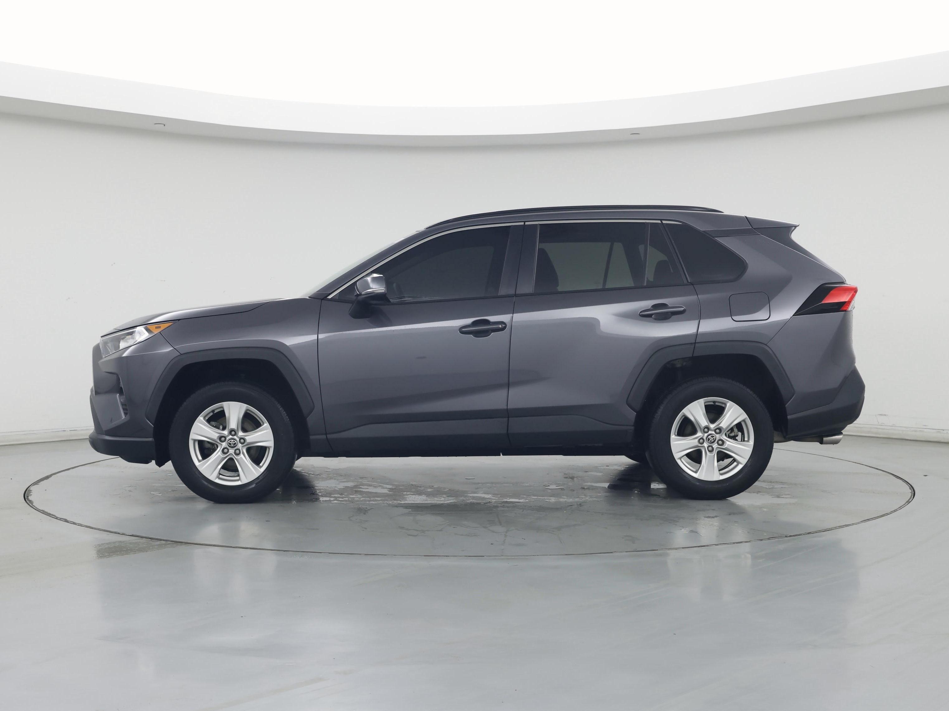 Thumbnail: 2021 Toyota RAV4 - 3