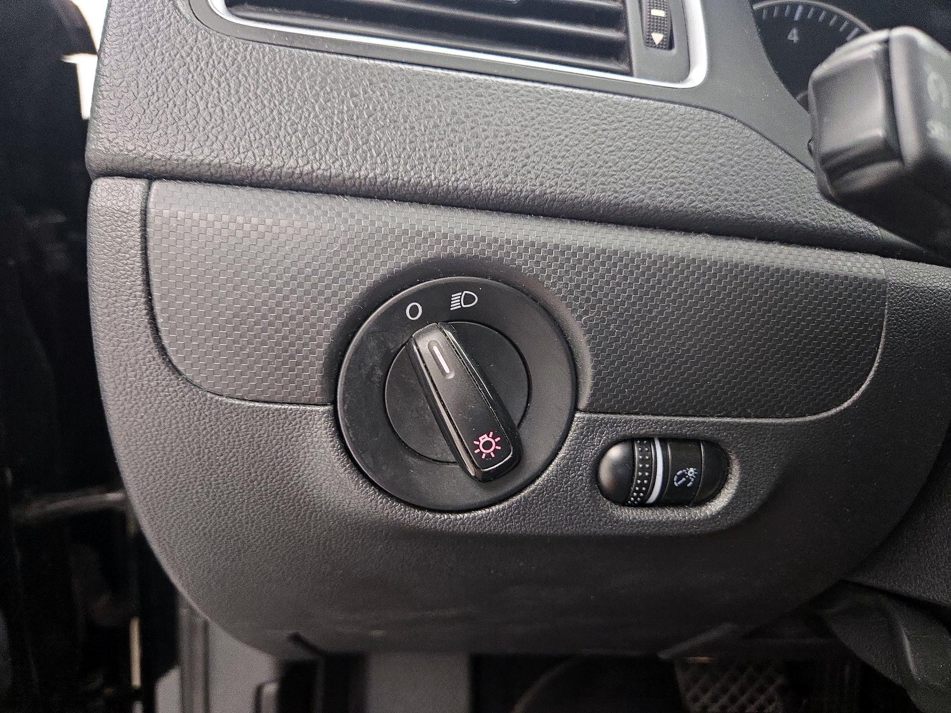 Thumbnail: 2014 Volkswagen Jetta - 13