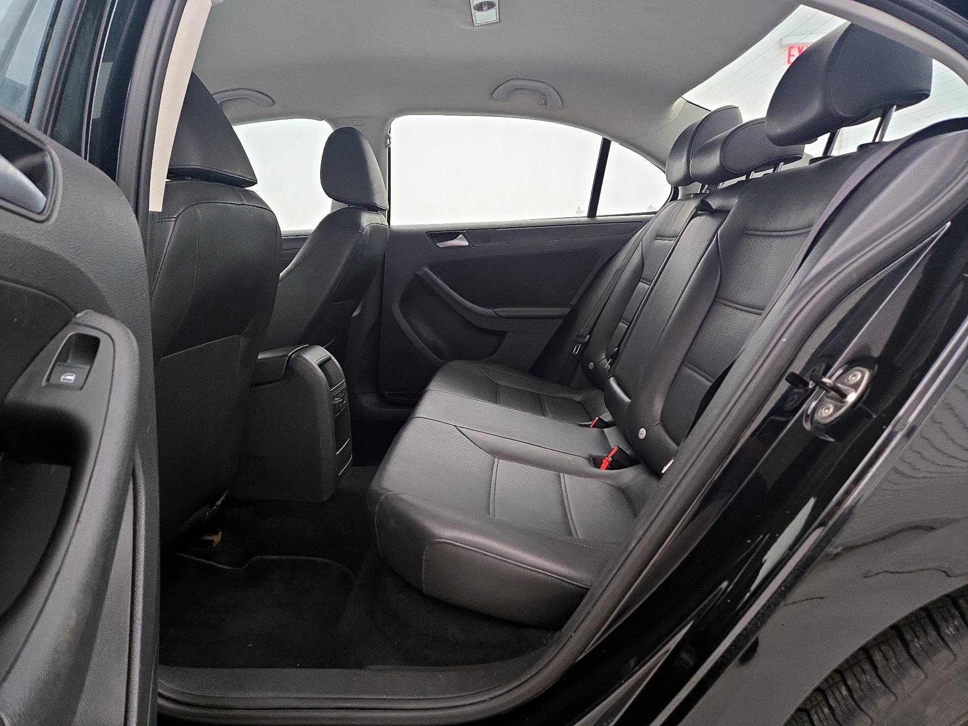 Thumbnail: 2014 Volkswagen Jetta - 18