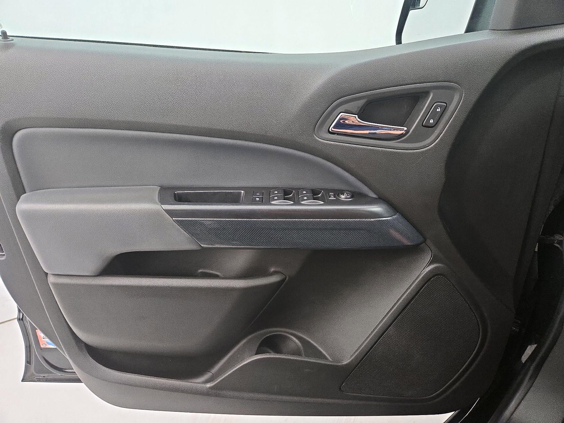 Thumbnail: 2015 Chevrolet Colorado - 12